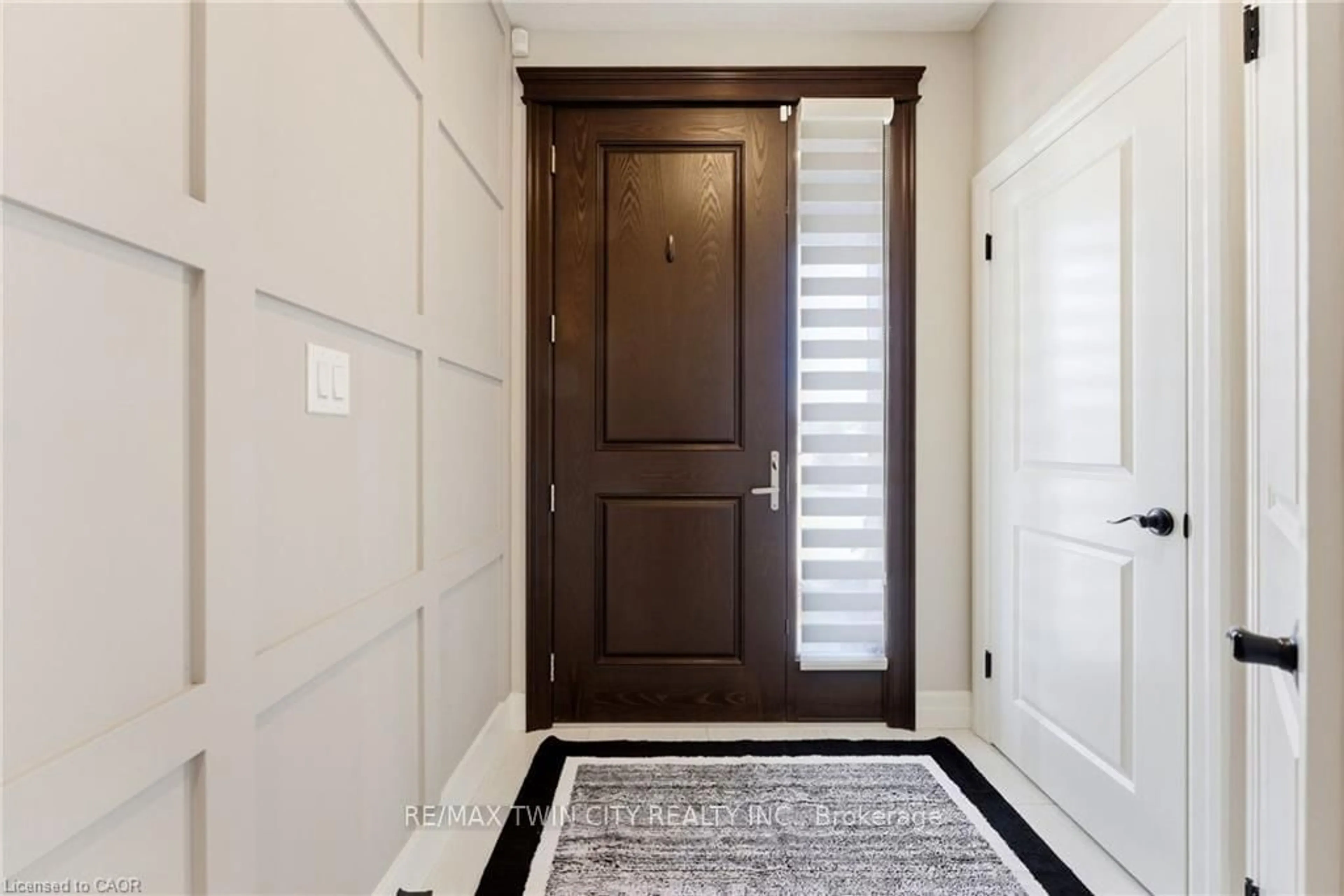Indoor entryway for 50 Bute St #10, North Dumfries Ontario N0B 1E0