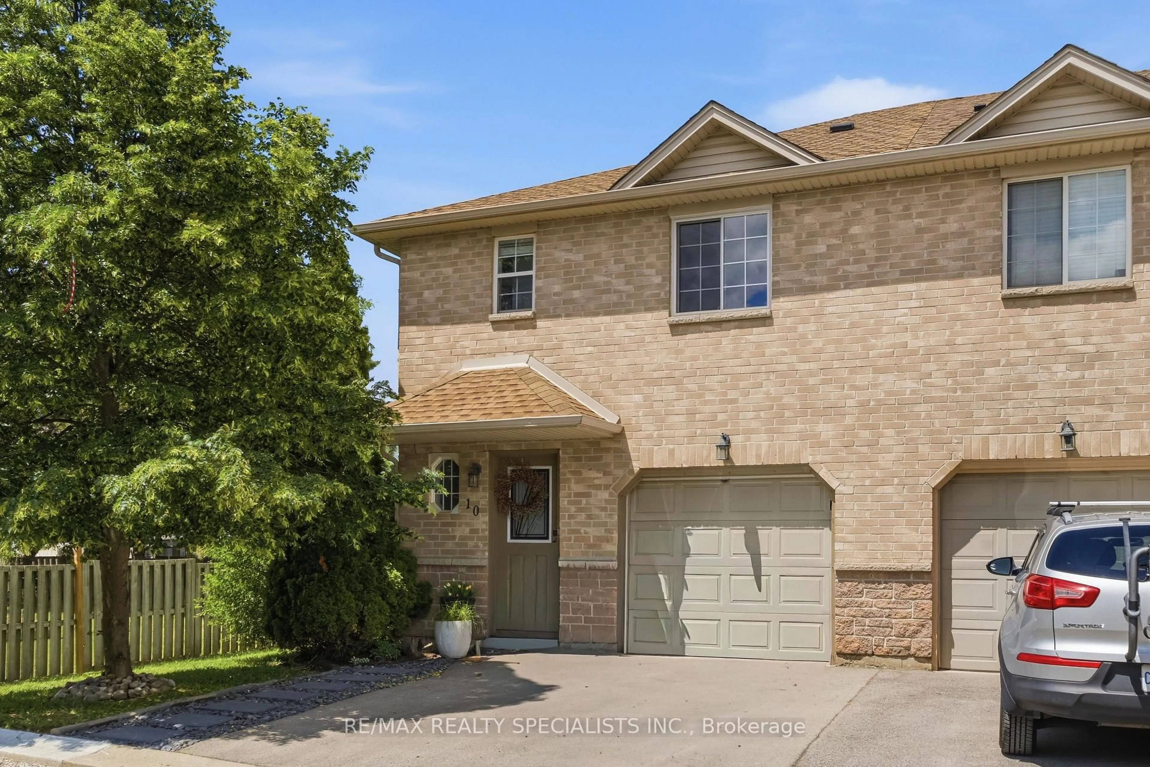 Home with brick exterior material, street for 39 Pinewoods Dr #10, Hamilton Ontario L8J 3Z4
