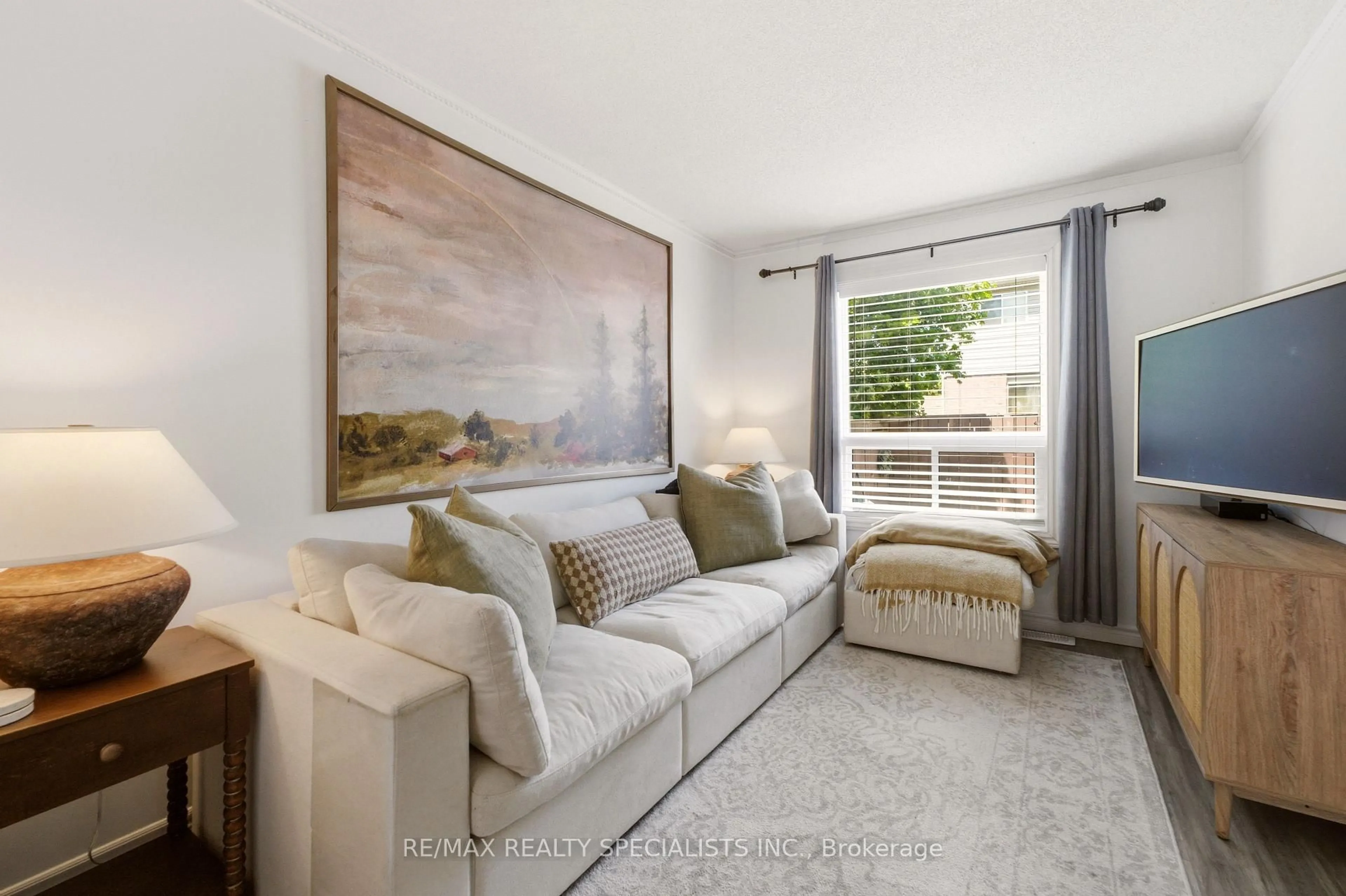 Living room with furniture, unknown for 39 Pinewoods Dr #10, Hamilton Ontario L8J 3Z4