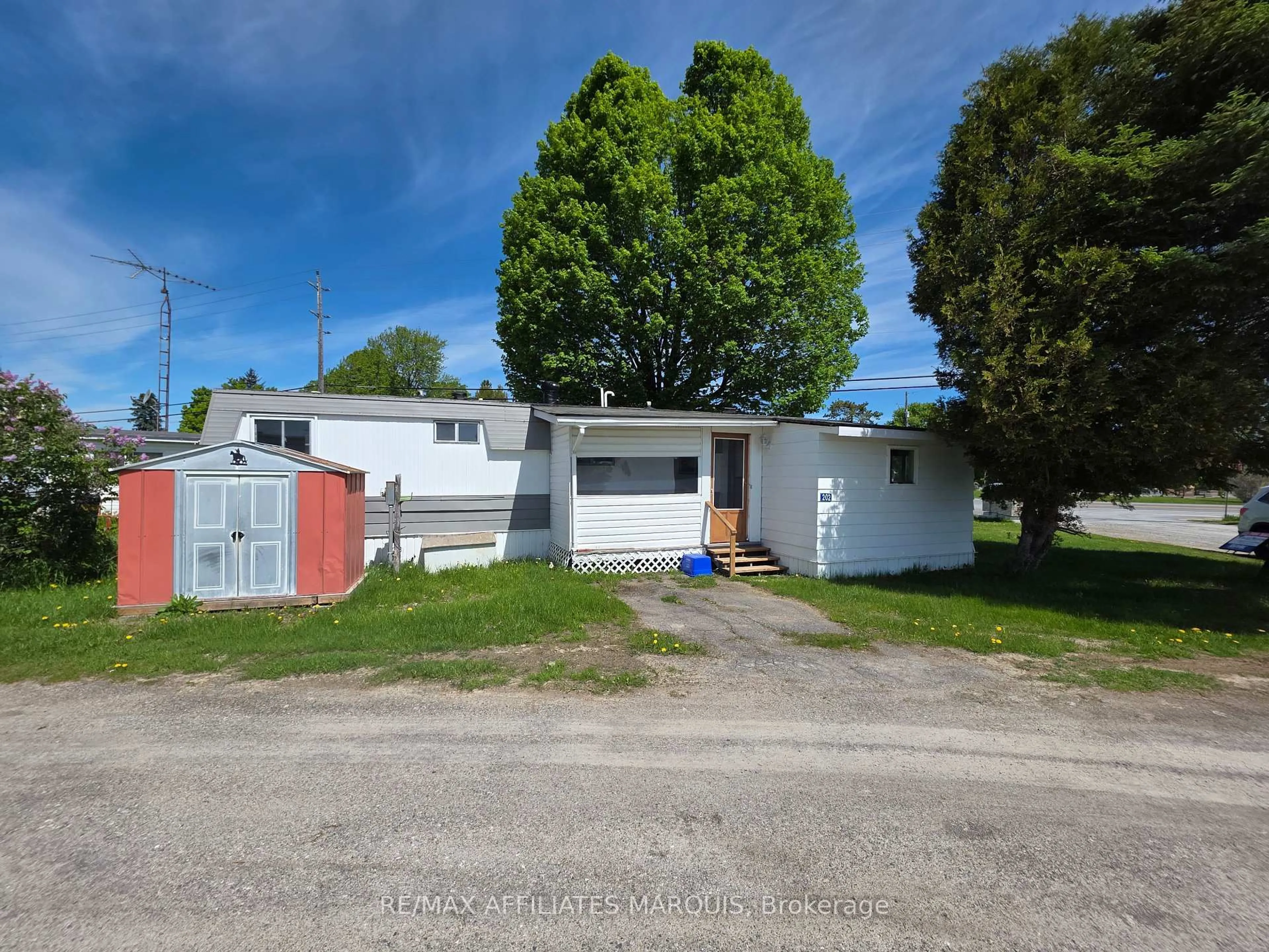 A pic from outside/outdoor area/front of a property/back of a property/a pic from drone, street for 202 Jack St, Smiths Falls Ontario K7A 4S4