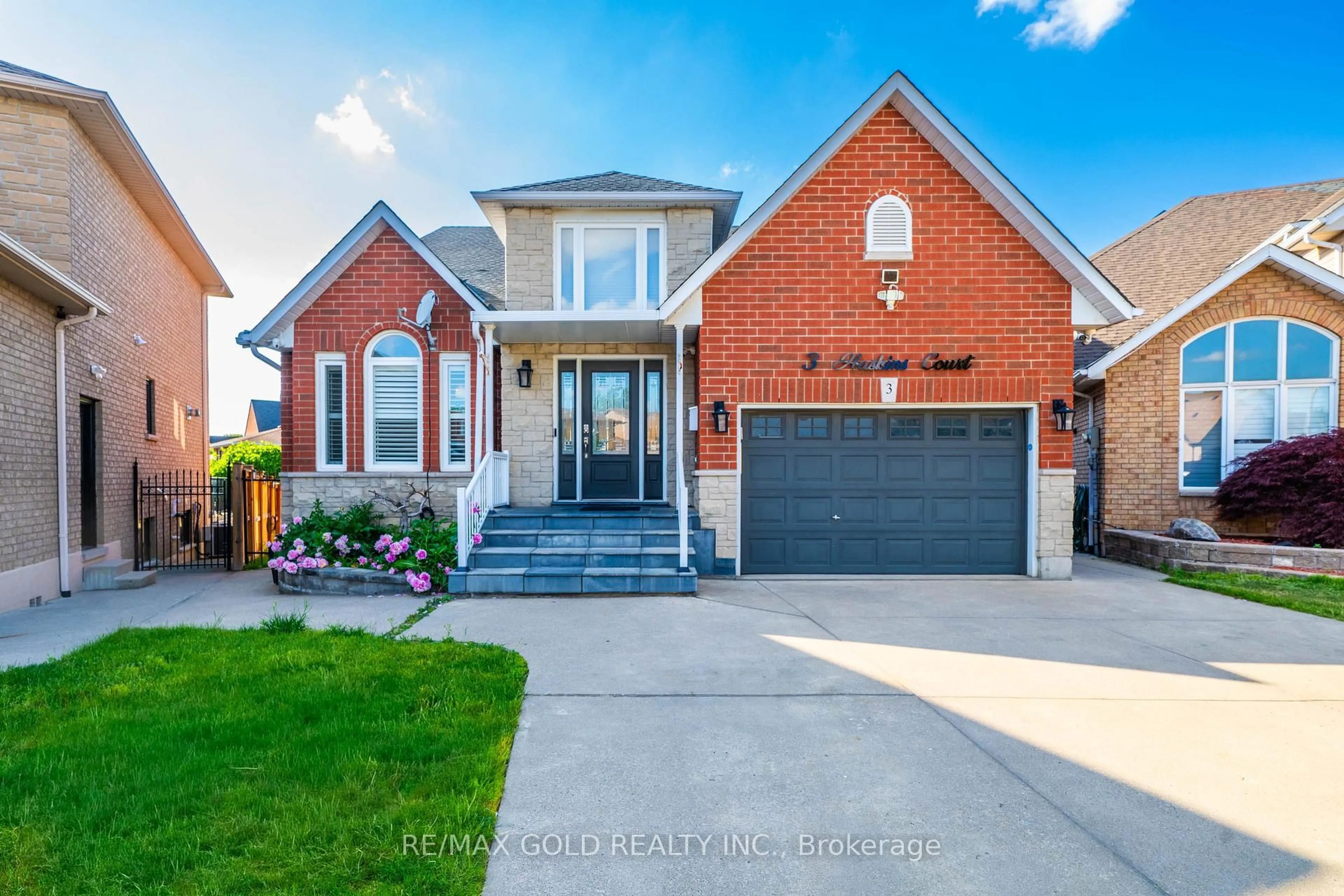 Home with brick exterior material, street for 3 Haskins Crt, Hamilton Ontario L8K 6R1