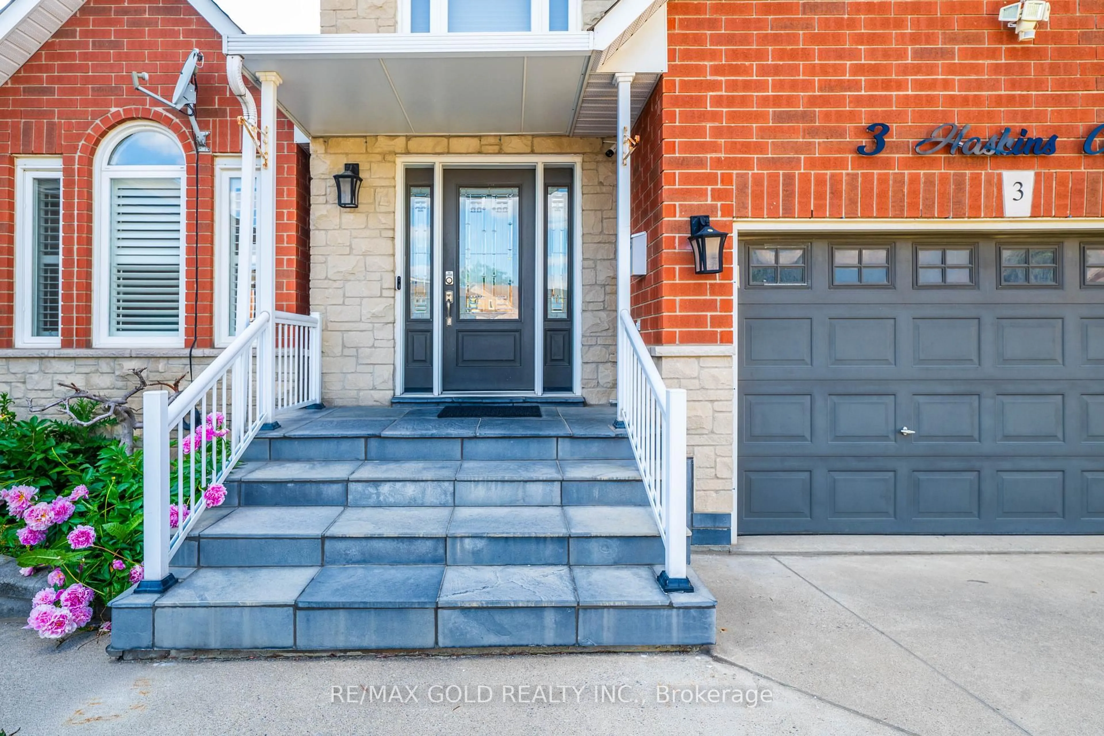 Home with brick exterior material, street for 3 Haskins Crt, Hamilton Ontario L8K 6R1