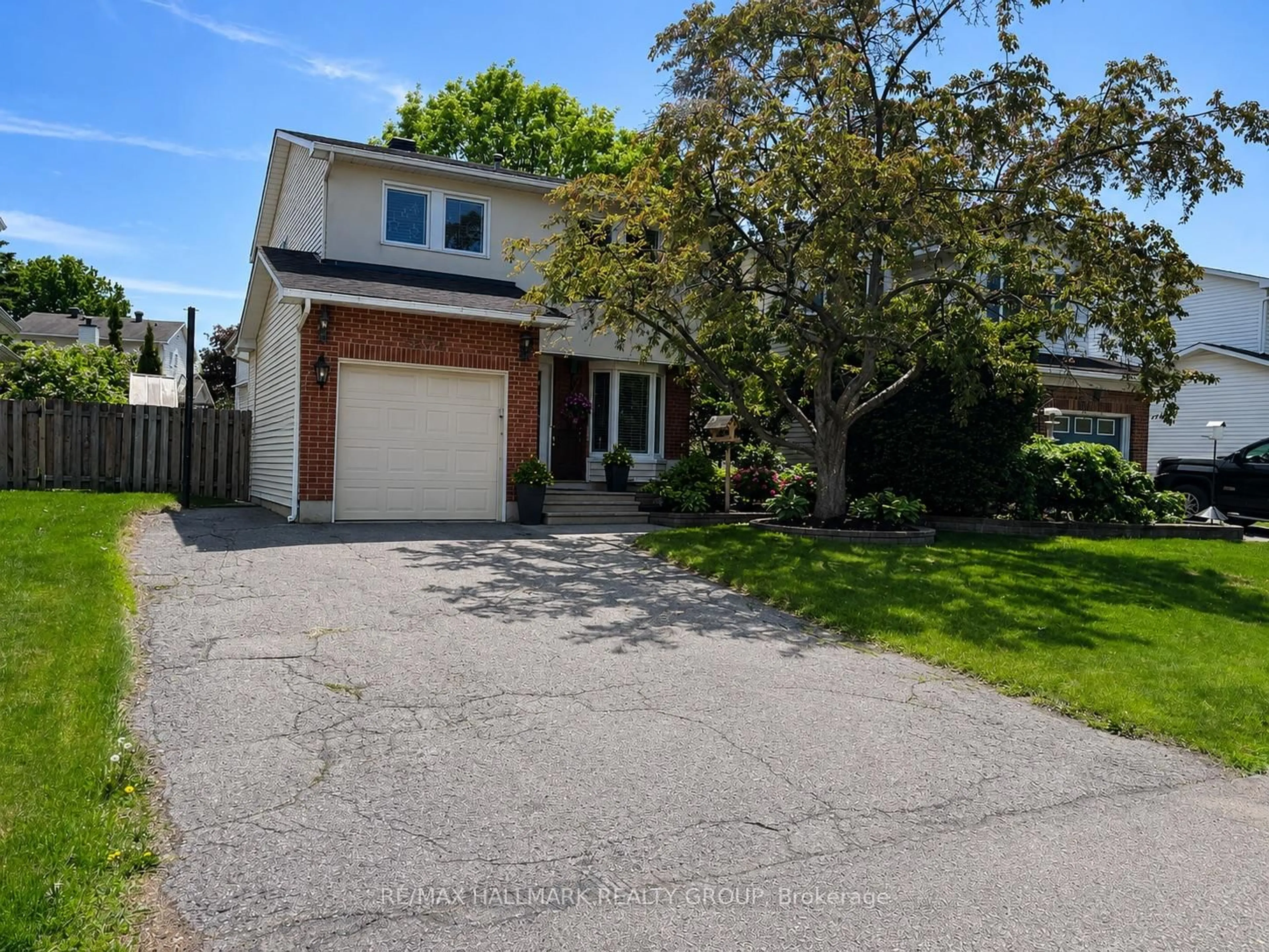 A pic from outside/outdoor area/front of a property/back of a property/a pic from drone, street for 6352 Long Bow Gate, Orleans Ontario K1C 2X3
