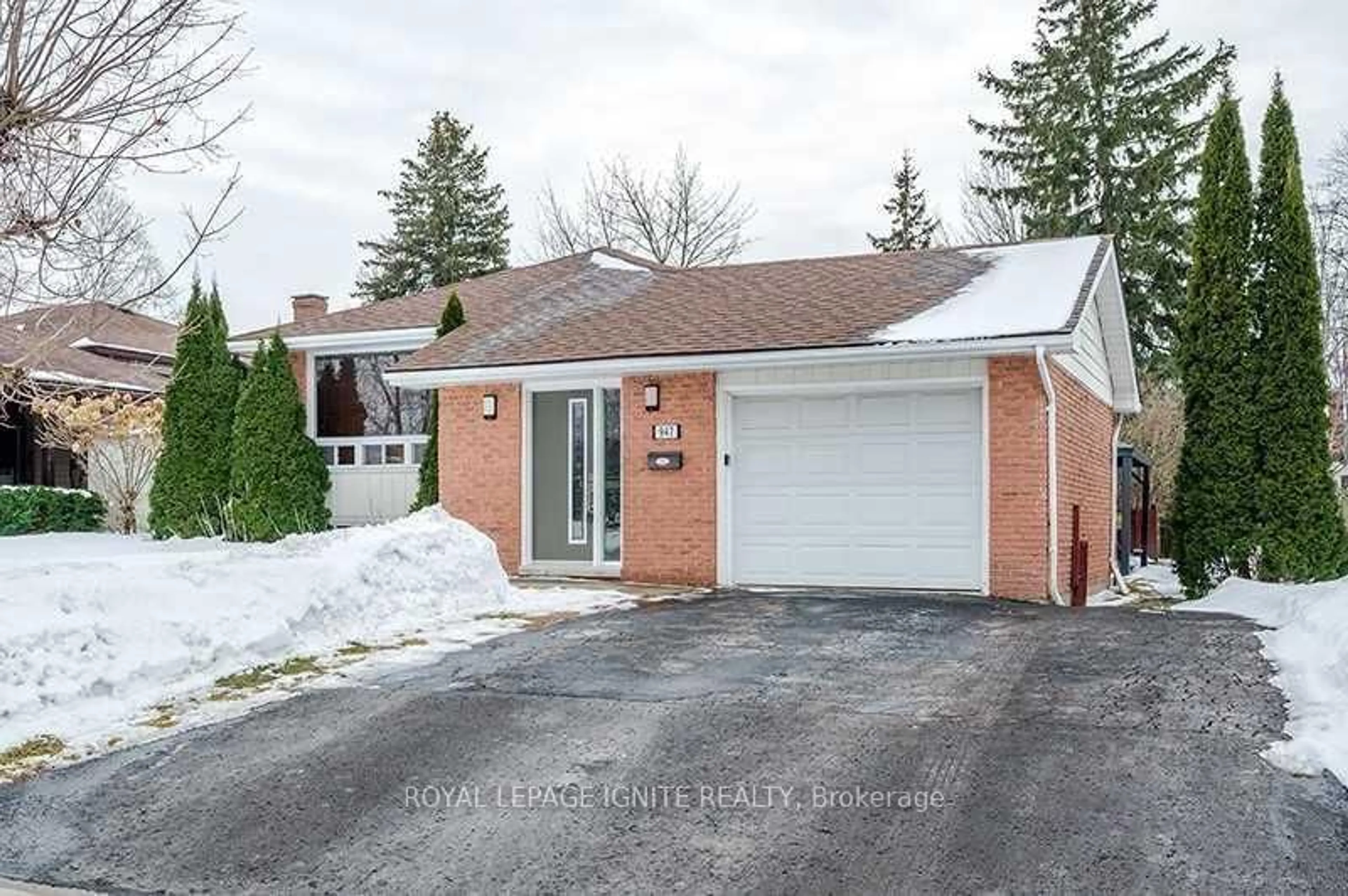 Home with brick exterior material, street for 947 Southlawn Dr, Peterborough Ontario K9J 1E9