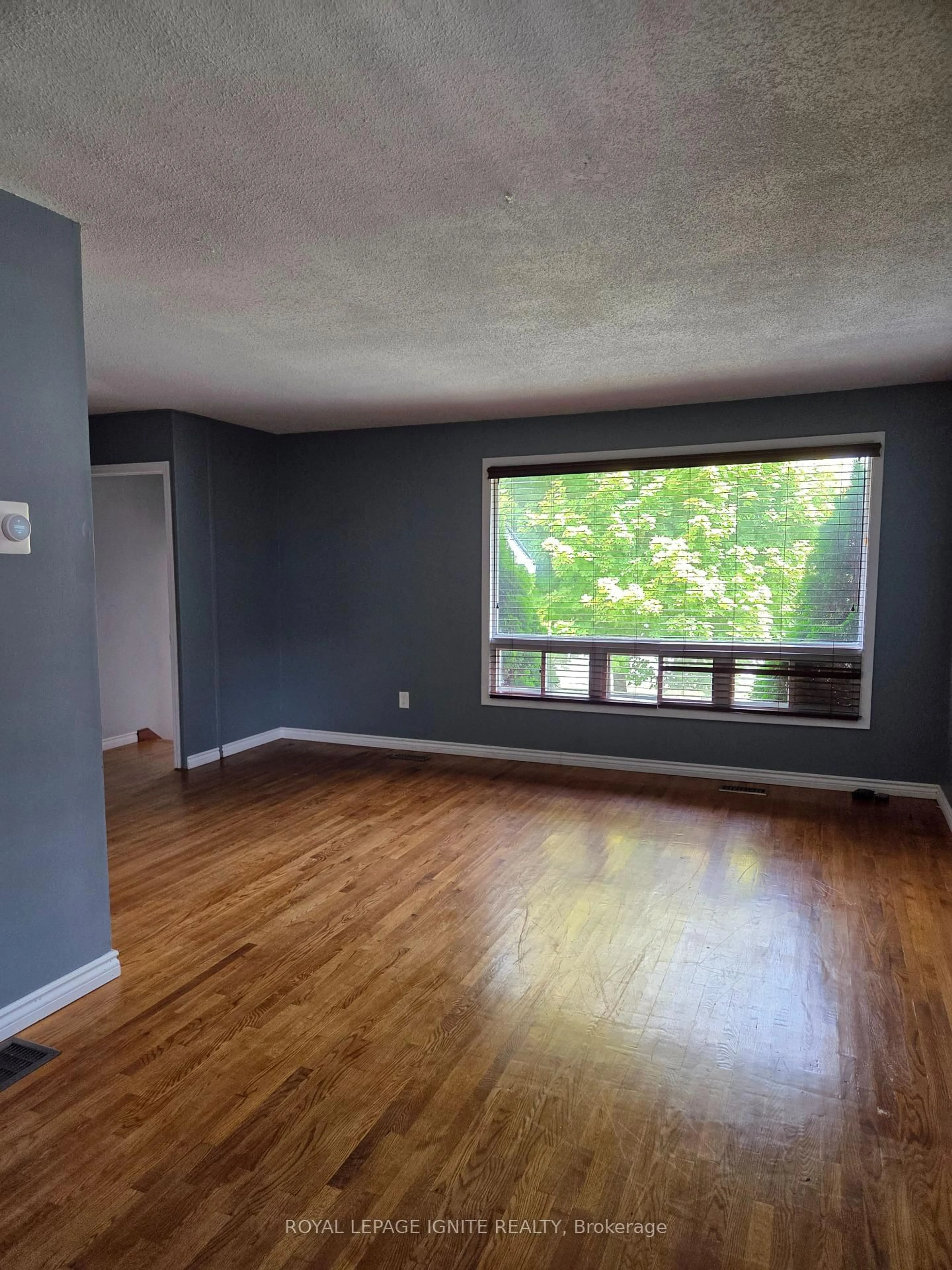 A pic of a room for 947 Southlawn Dr, Peterborough Ontario K9J 1E9