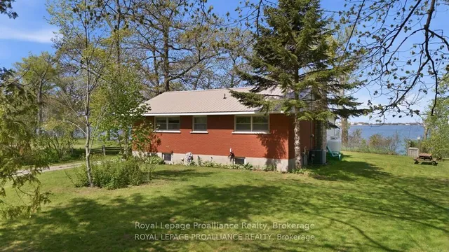 40 Mayne Lane, Prince Edward County 2