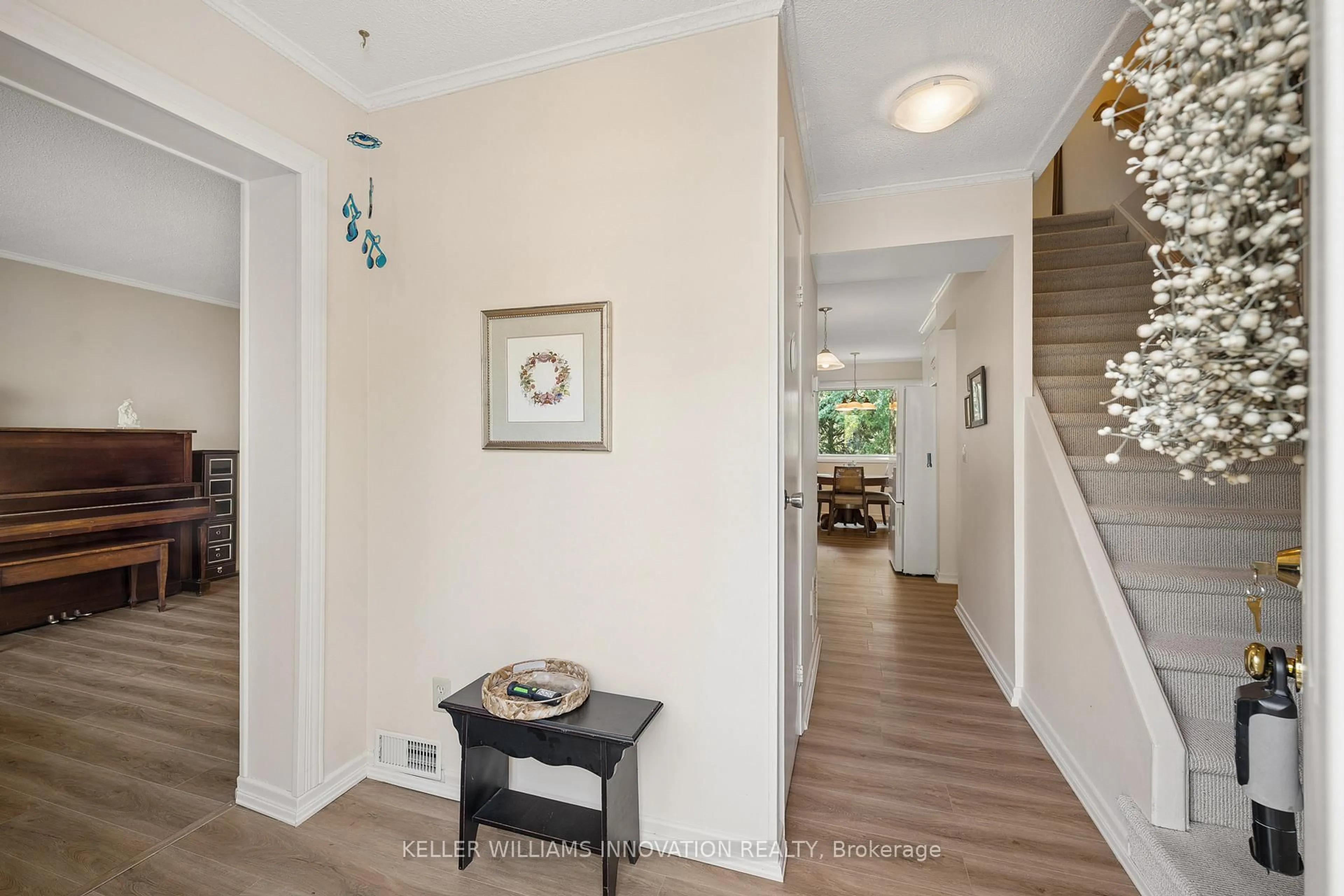 Indoor entryway for 30 Green Valley Dr #114, Kitchener Ontario N2P 1G8