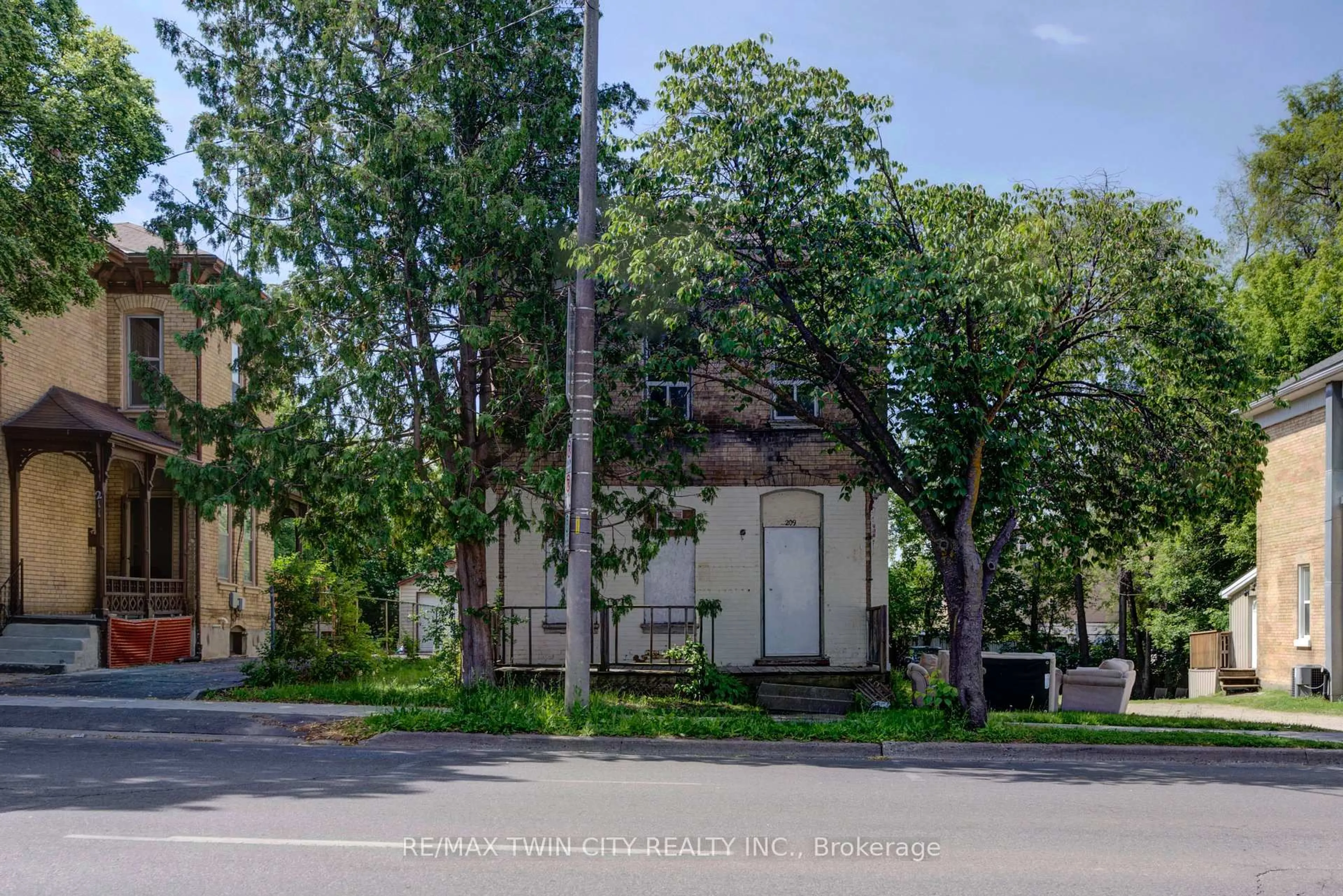 Unknown for 209 Dalhousie St, Brantford Ontario N3S 3T8
