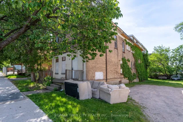 209 Dalhousie St, Brantford 3