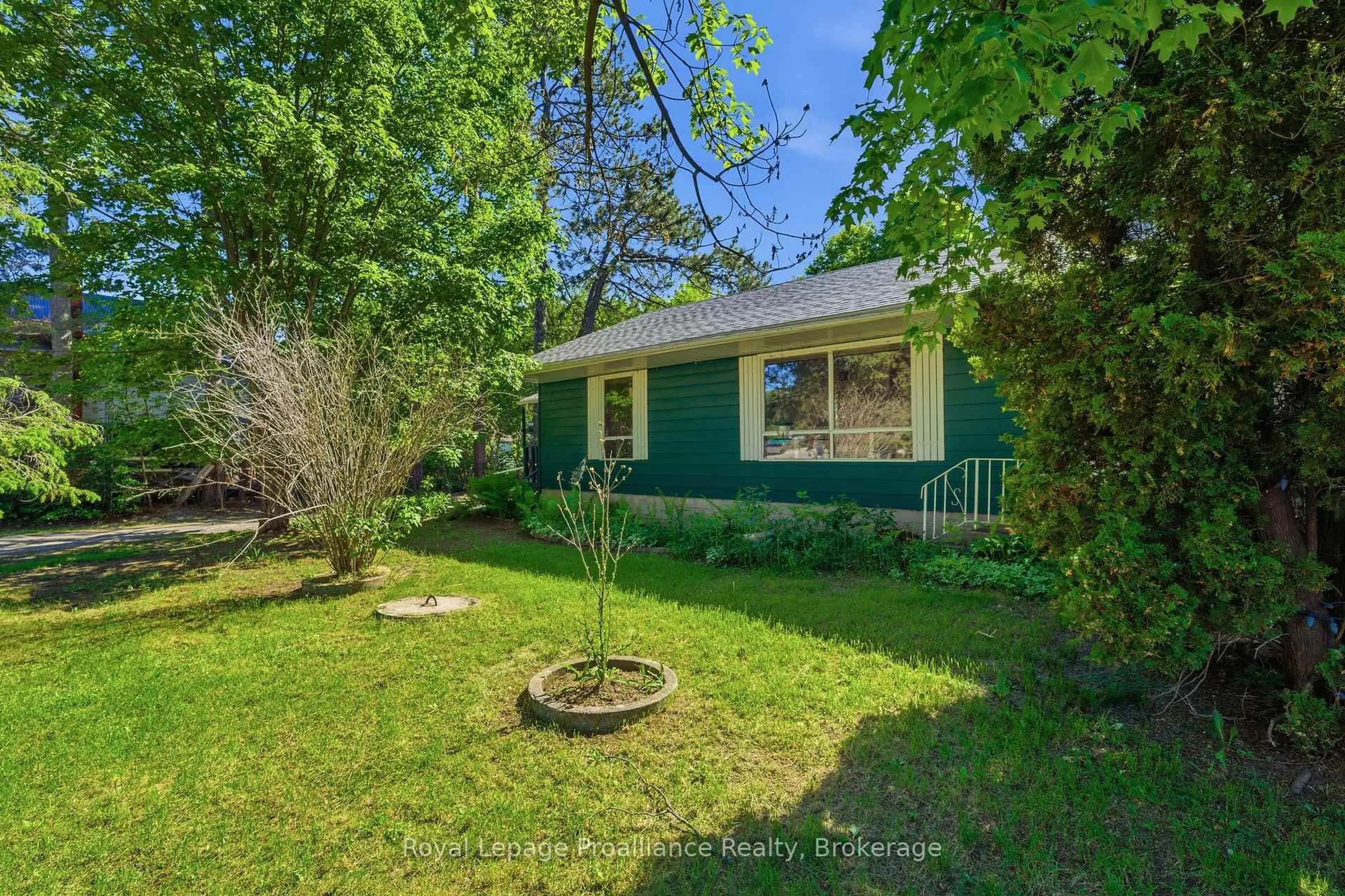 A pic from outside/outdoor area/front of a property/back of a property/a pic from drone, street for 12310 Highway 41, Addington Highlands Ontario K0H 2G0