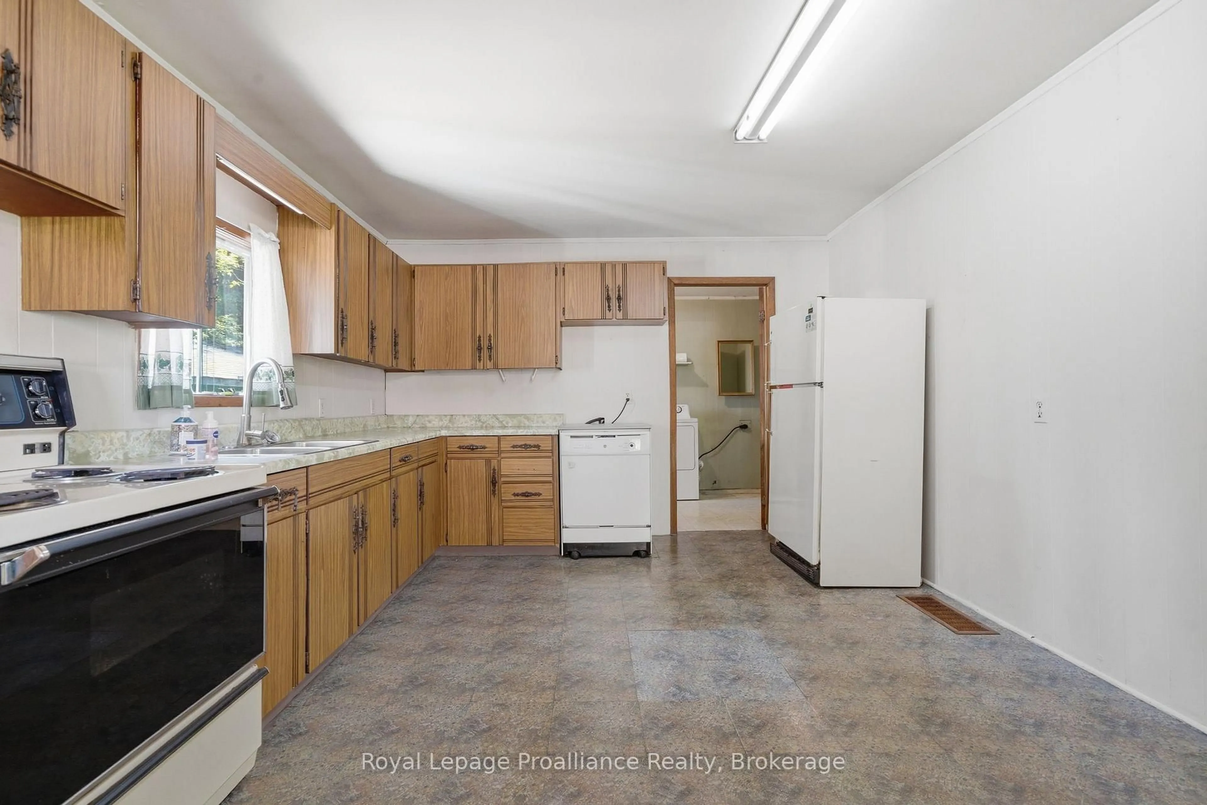 Standard kitchen, unknown for 12310 Highway 41, Addington Highlands Ontario K0H 2G0
