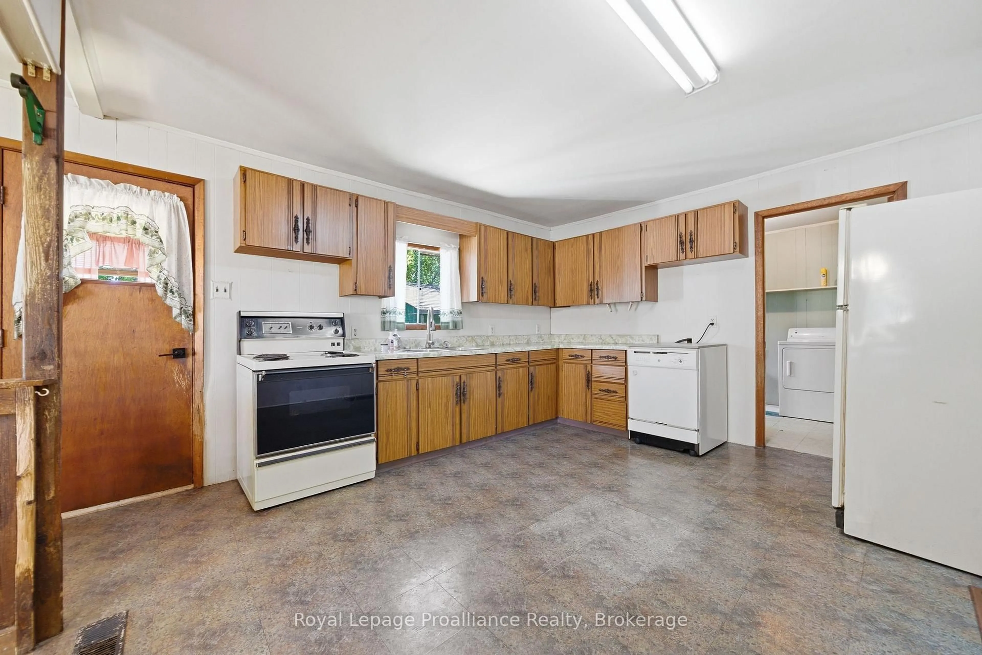 Standard kitchen, unknown for 12310 Highway 41, Addington Highlands Ontario K0H 2G0
