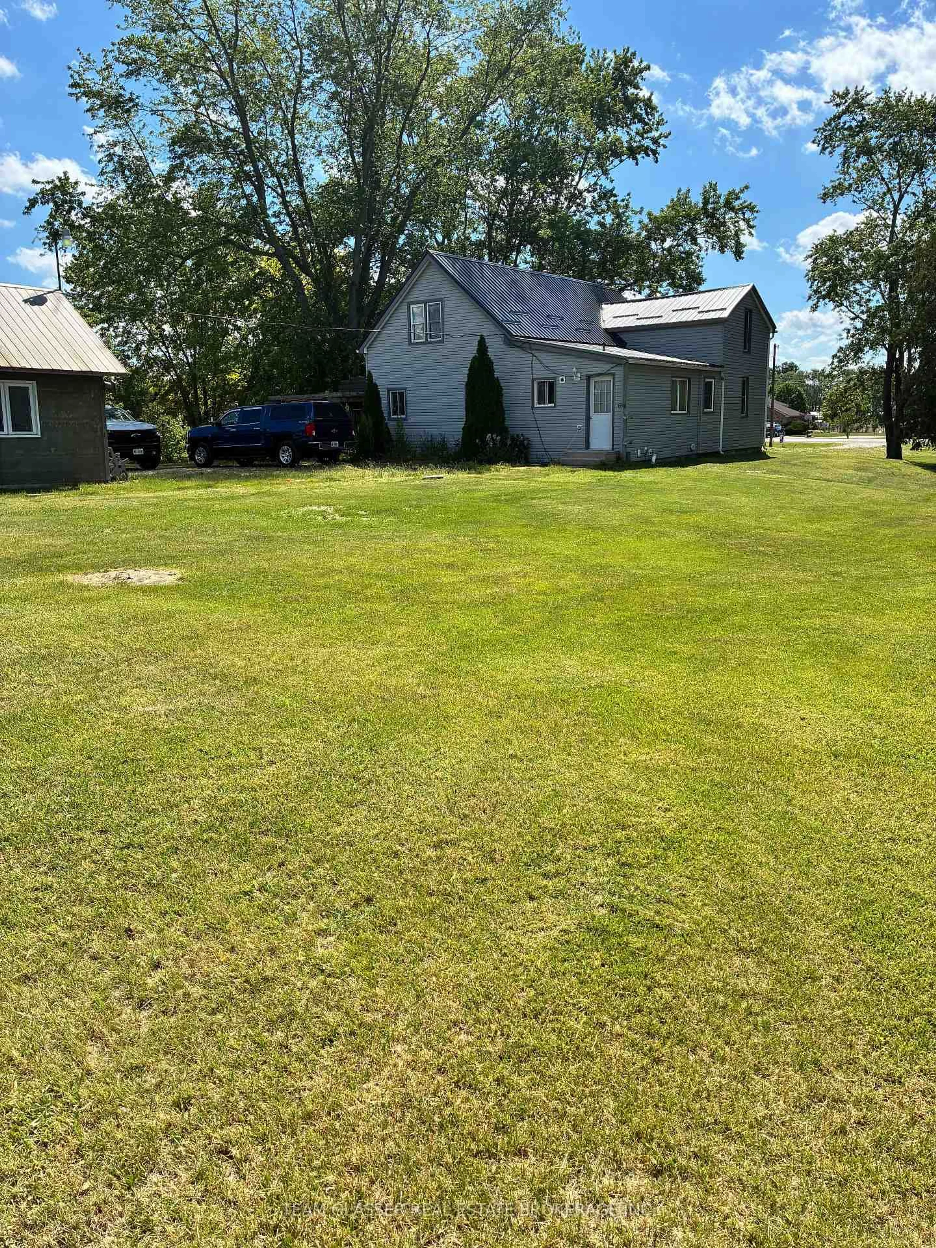 A pic from outside/outdoor area/front of a property/back of a property/a pic from drone, street for 10564 CULLODEN Rd, Aylmer Ontario N5H 2R3