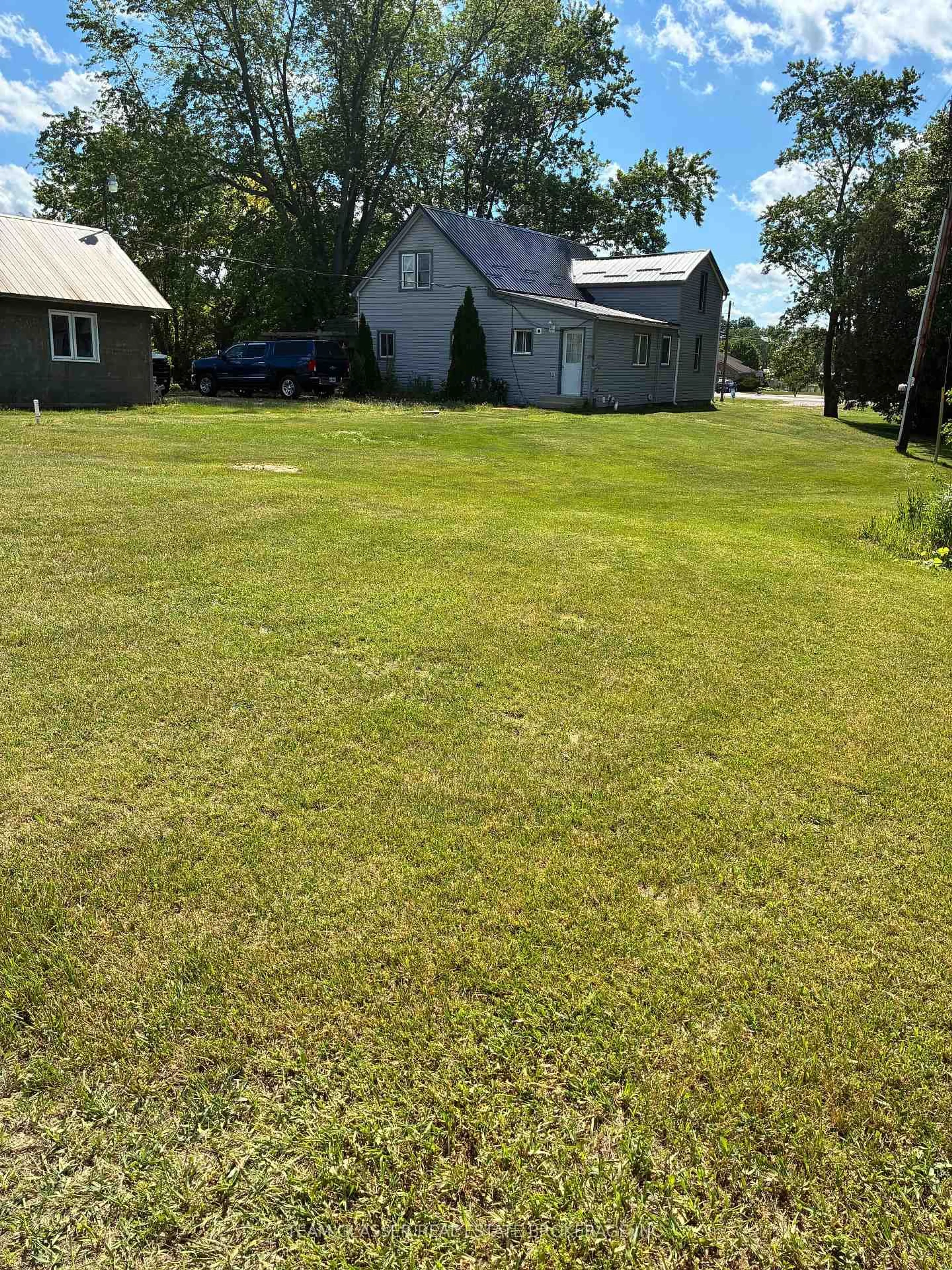 A pic from outside/outdoor area/front of a property/back of a property/a pic from drone, street for 10564 CULLODEN Rd, Aylmer Ontario N5H 2R3