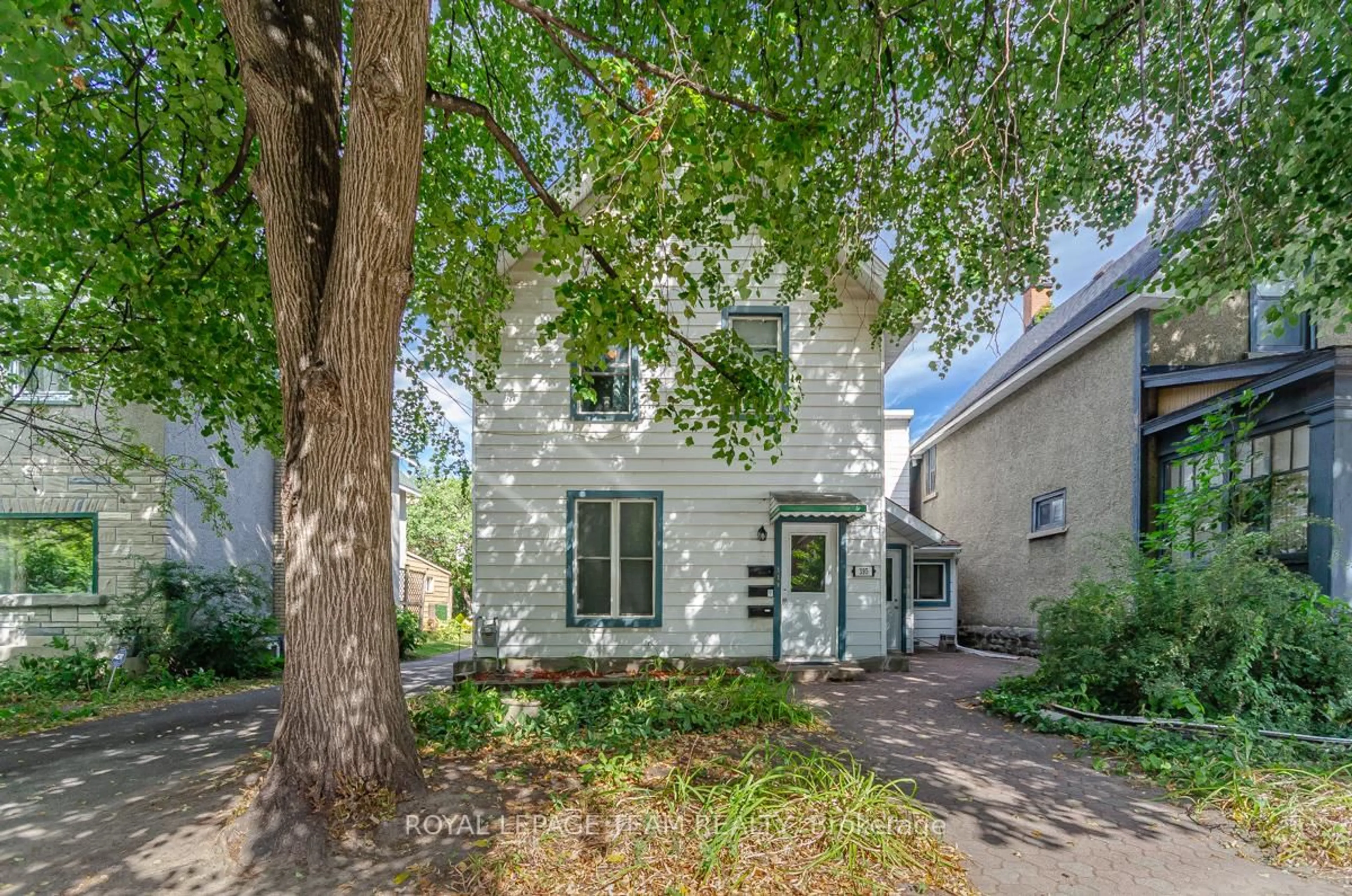 Patio, street for 395 Mcleod St, Ottawa Ontario K2P 1A5