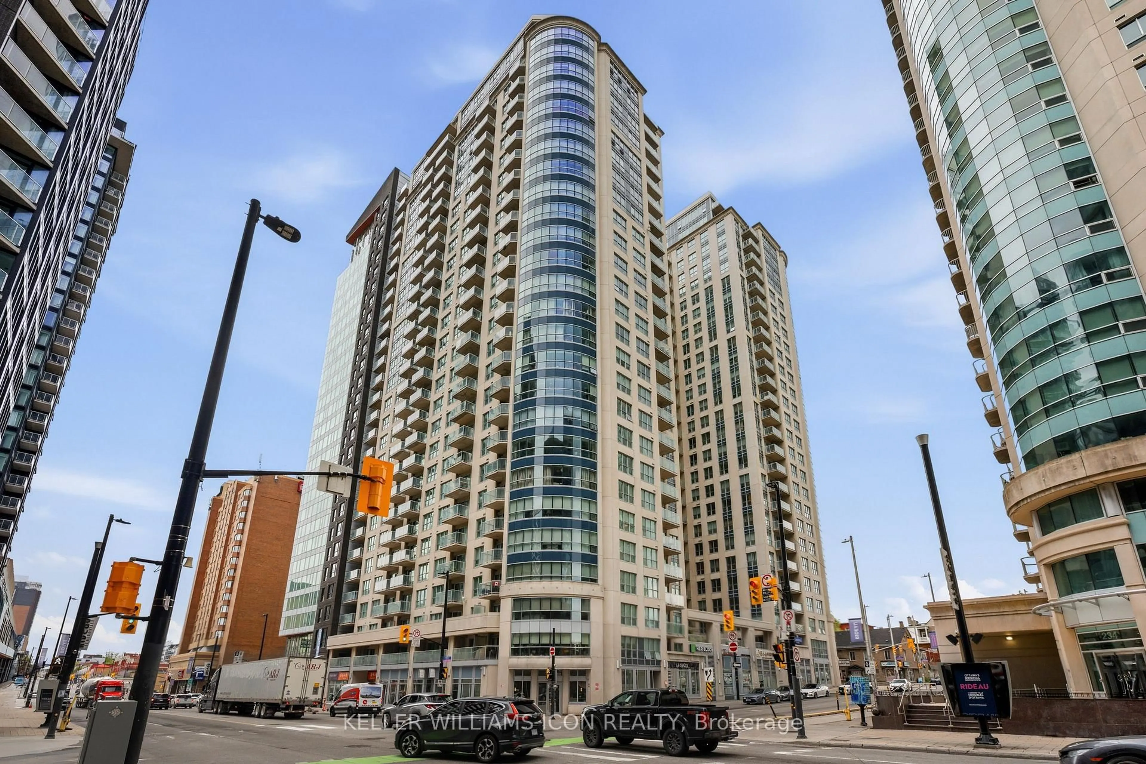 Patio, unknown for 242 RIDEAU St #704, Ottawa Ontario K1N 0B7