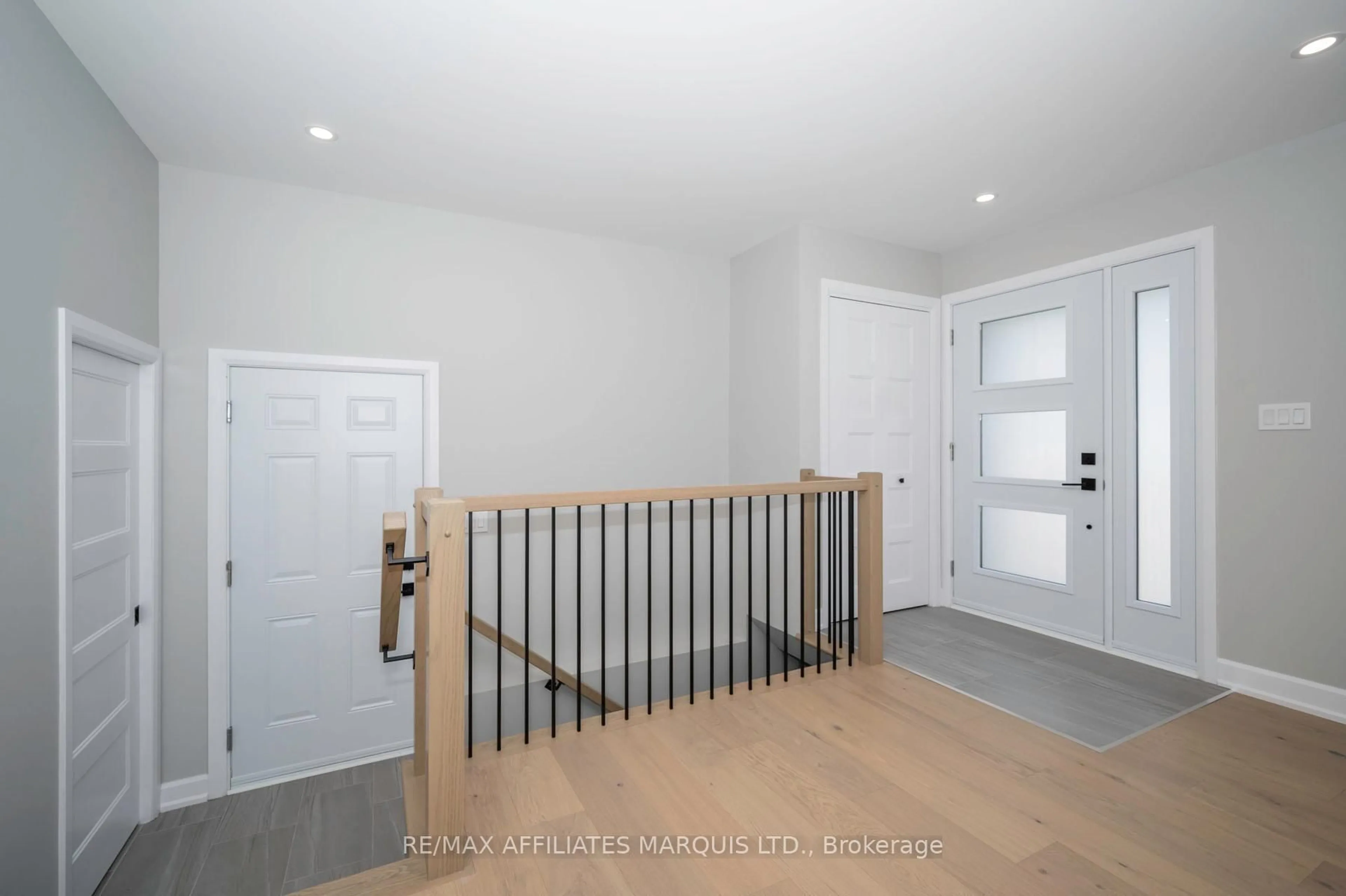Indoor entryway for 153 Marguerite D'youville St, Cornwall Ontario K6H 0J3