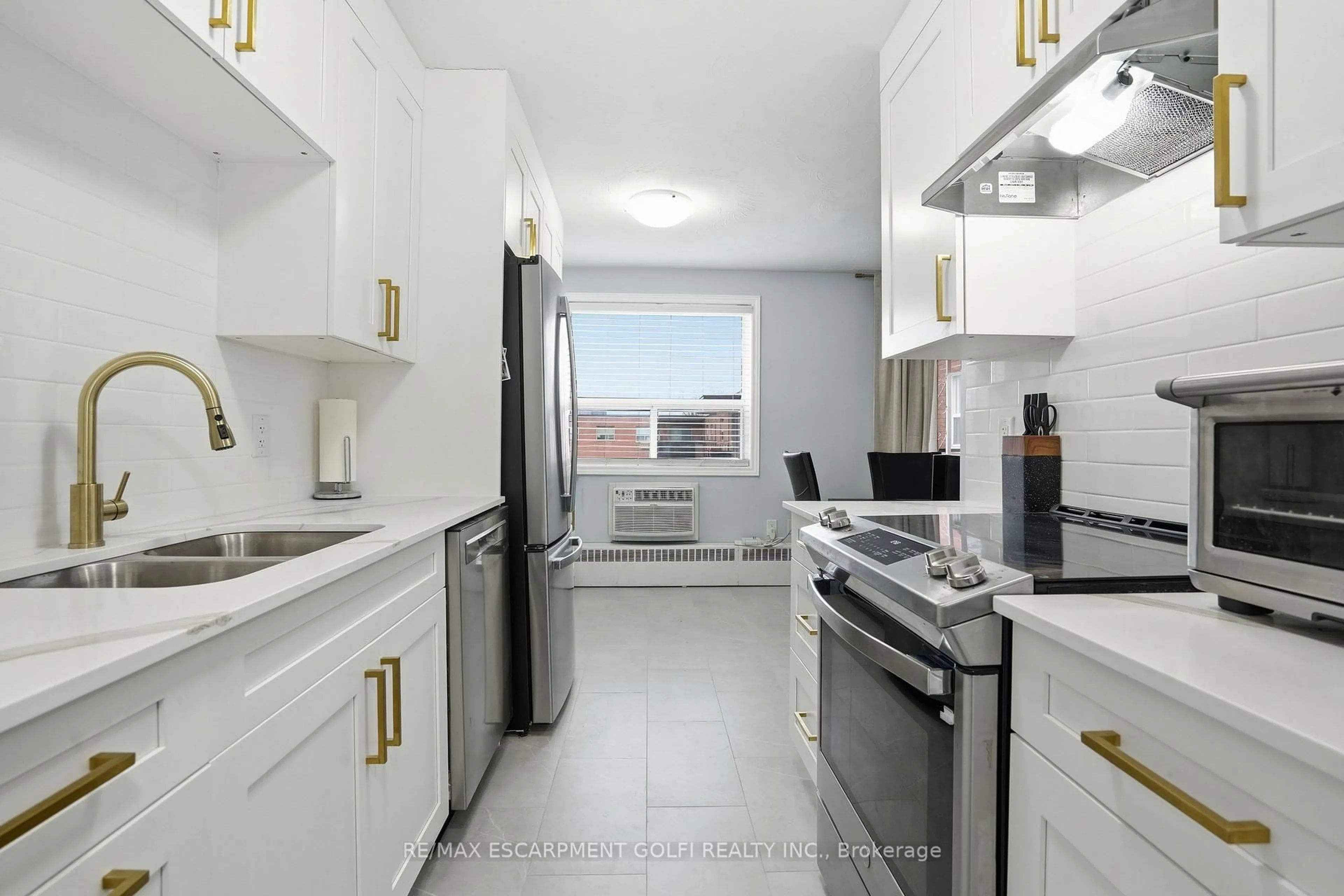 Standard kitchen, unknown for 485 Thorold Rd #319, Welland Ontario L3C 3X1