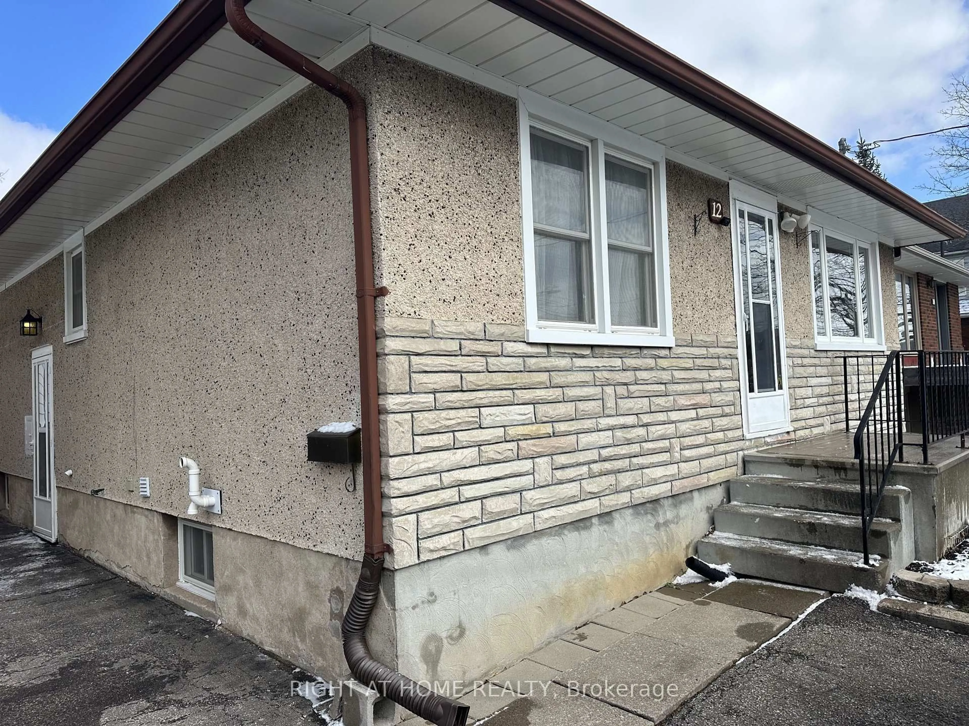 Home with vinyl exterior material, building for 12 Vera St, St. Catharines Ontario L2S 1C4