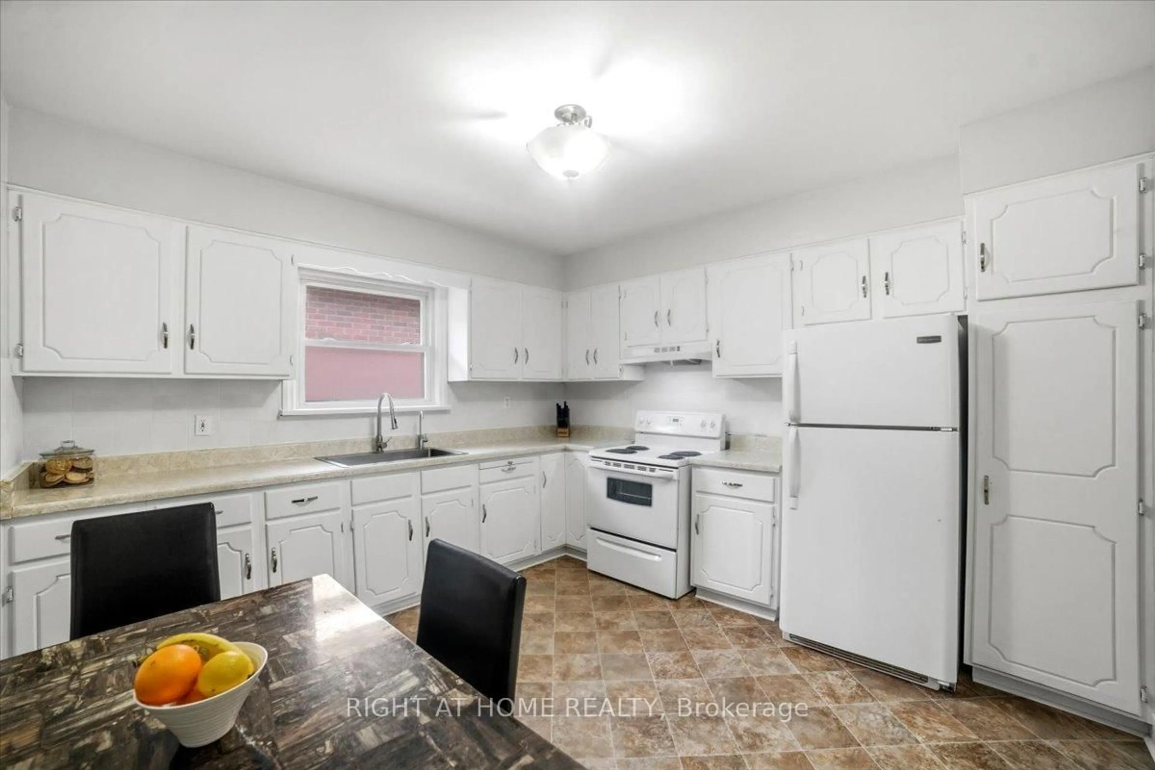 Standard kitchen, unknown for 12 Vera St, St. Catharines Ontario L2S 1C4