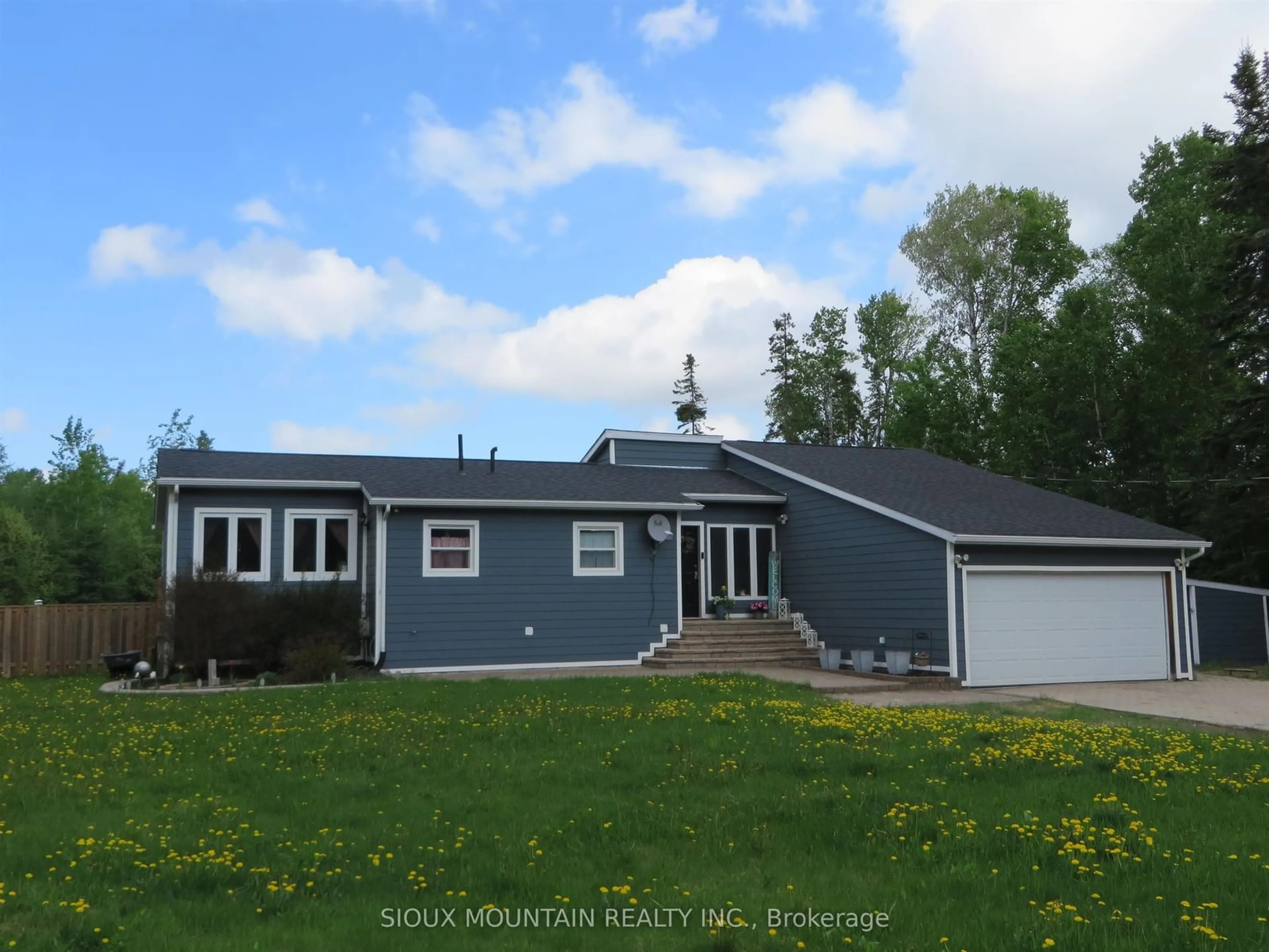 Home with vinyl exterior material, unknown for 57 Drayton Road, Sioux Lookout Ontario P8T 0A7