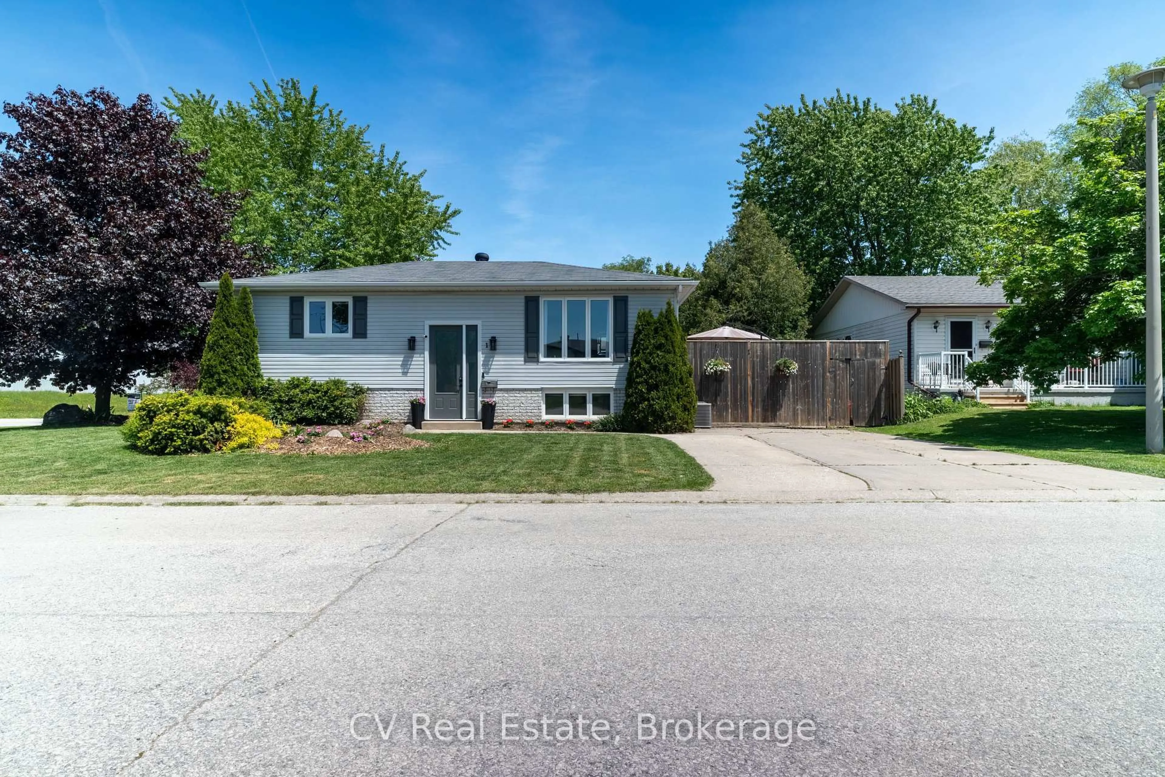 Home with brick exterior material, street for 1 Birchwood Crt, Meaford Ontario N4L 1T9
