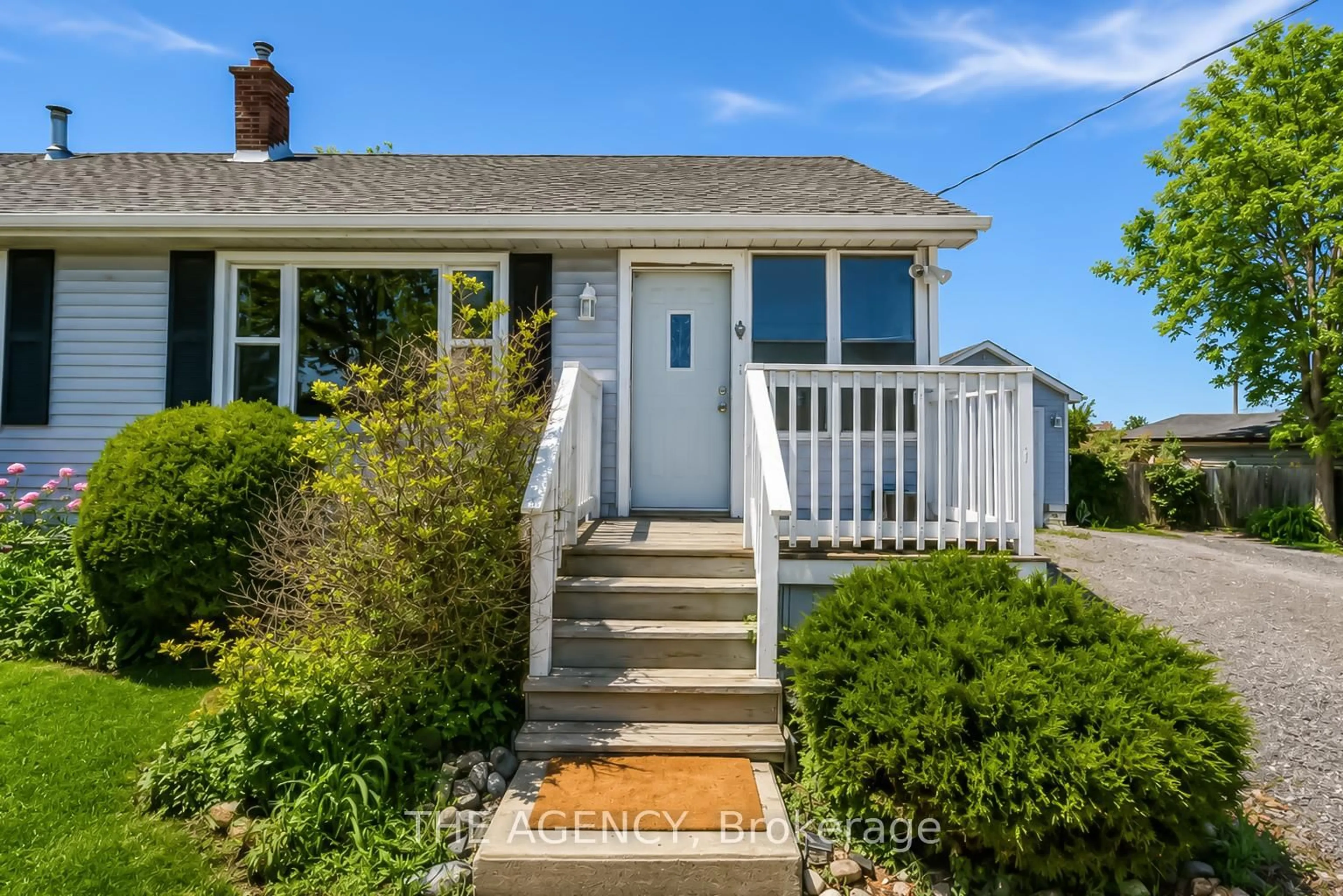 Home with vinyl exterior material, street for 2696 Upper James St, Hamilton Ontario L0R 1W0