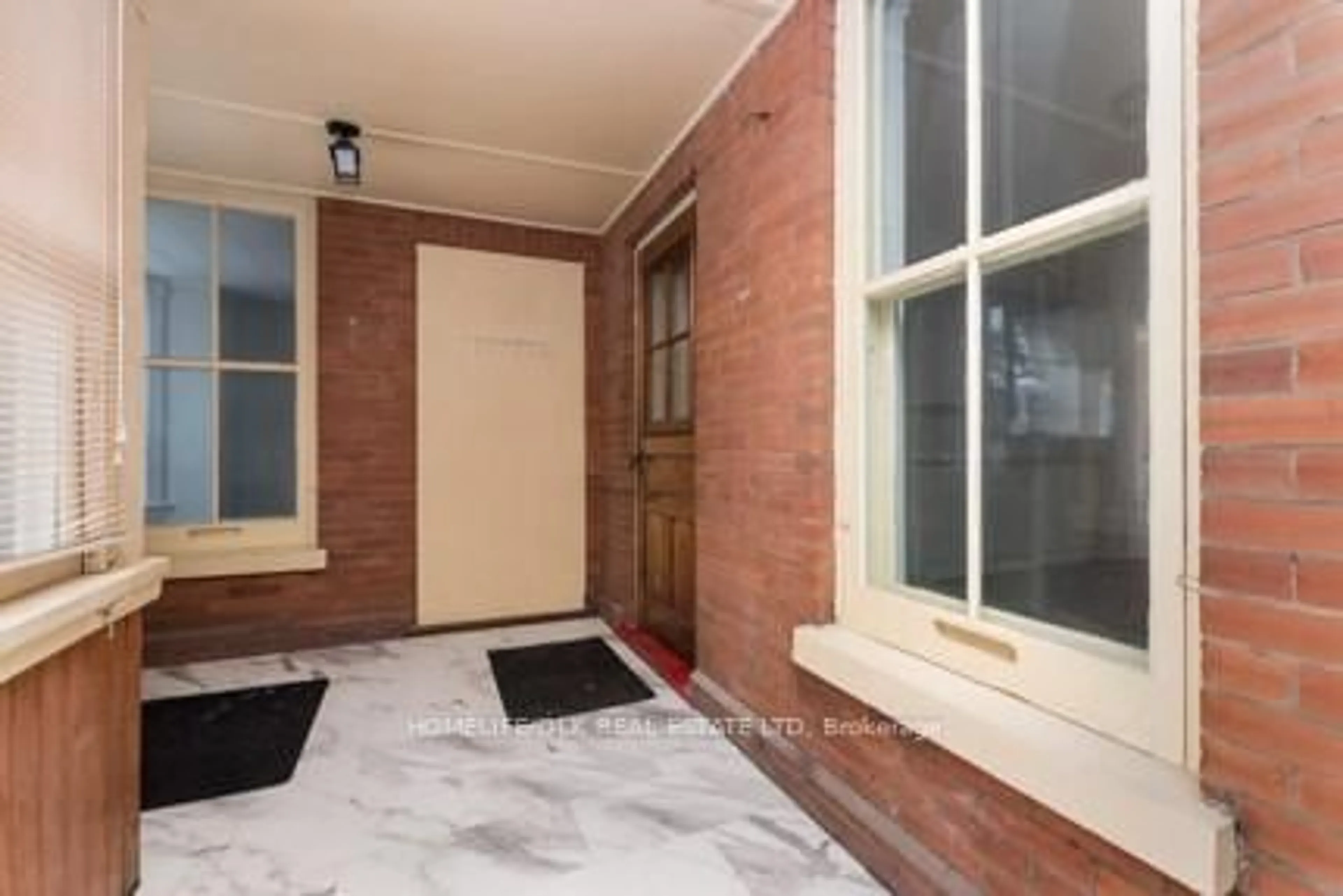 Unknown for 33 Bartholomew St, Brockville Ontario K6V 2R5