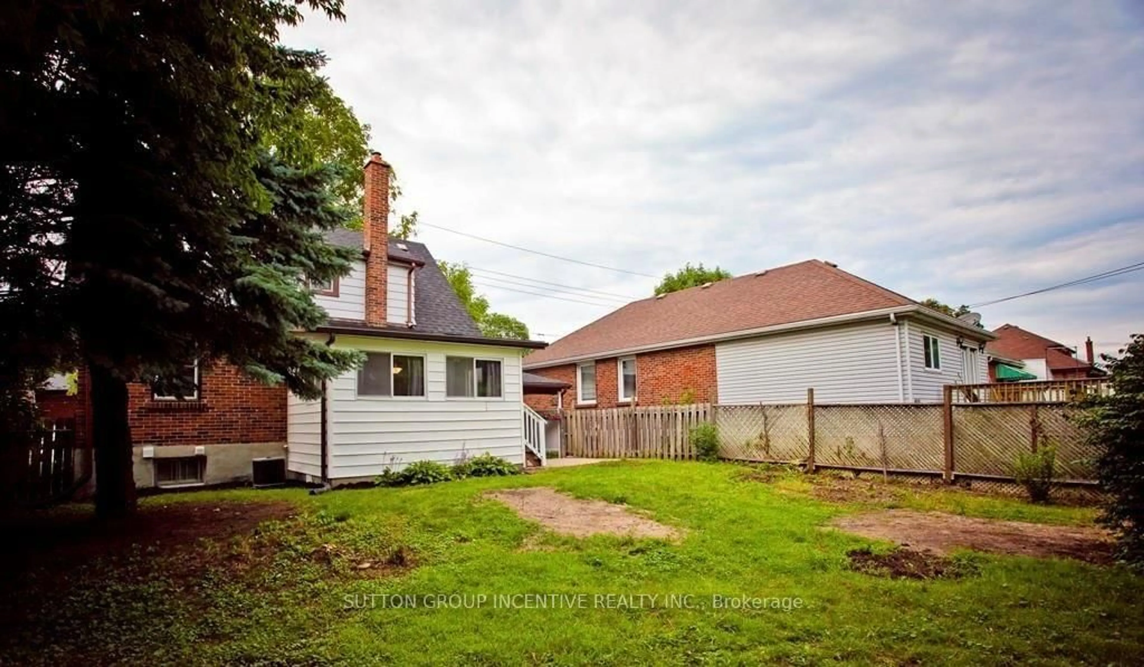 A pic from outside/outdoor area/front of a property/back of a property/a pic from drone, street for 581 Arndon Ave, Peterborough Ontario K9J 4A9
