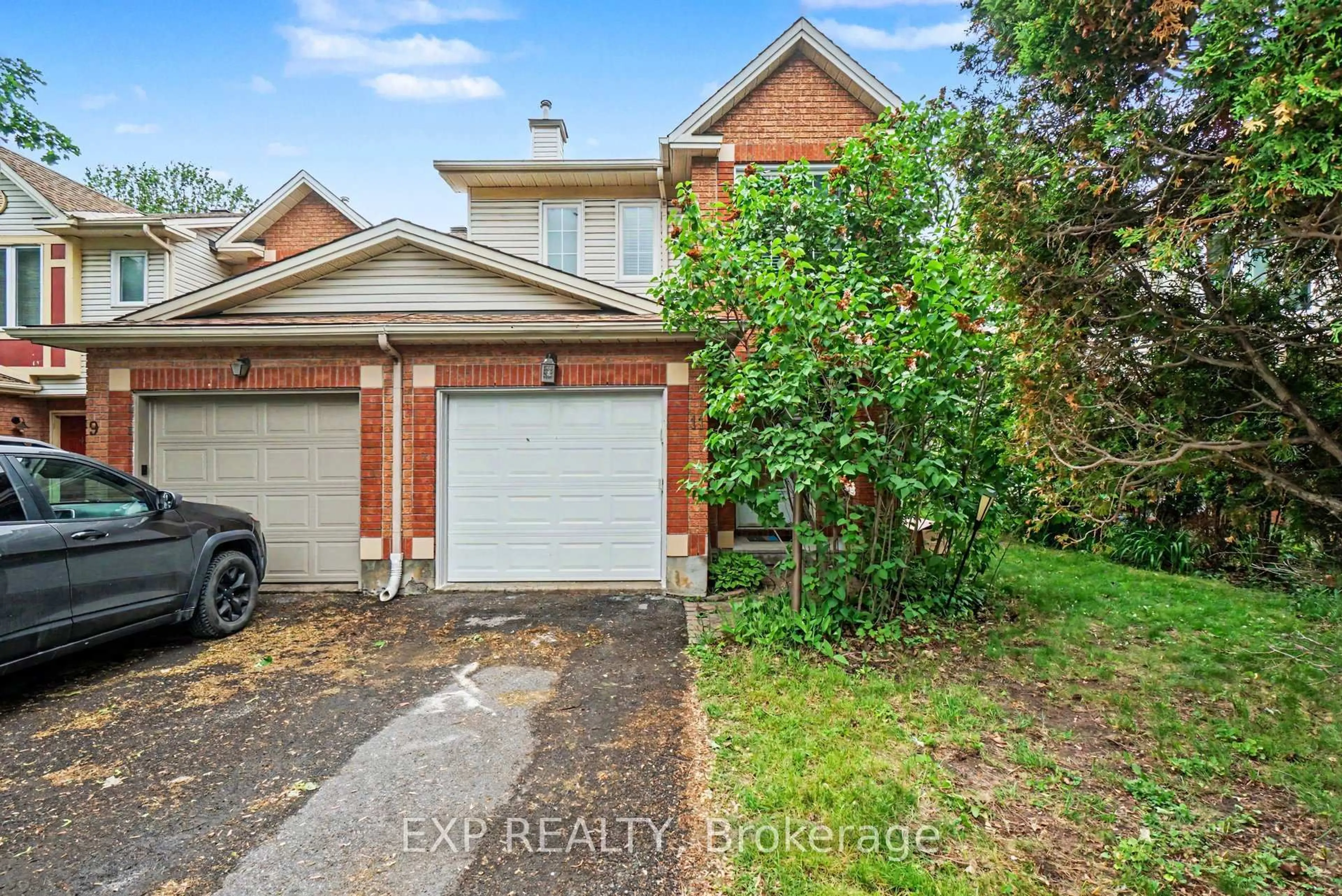 A pic from outside/outdoor area/front of a property/back of a property/a pic from drone, street for 11 Longshire Circ, Ottawa Ontario K2J 4K7