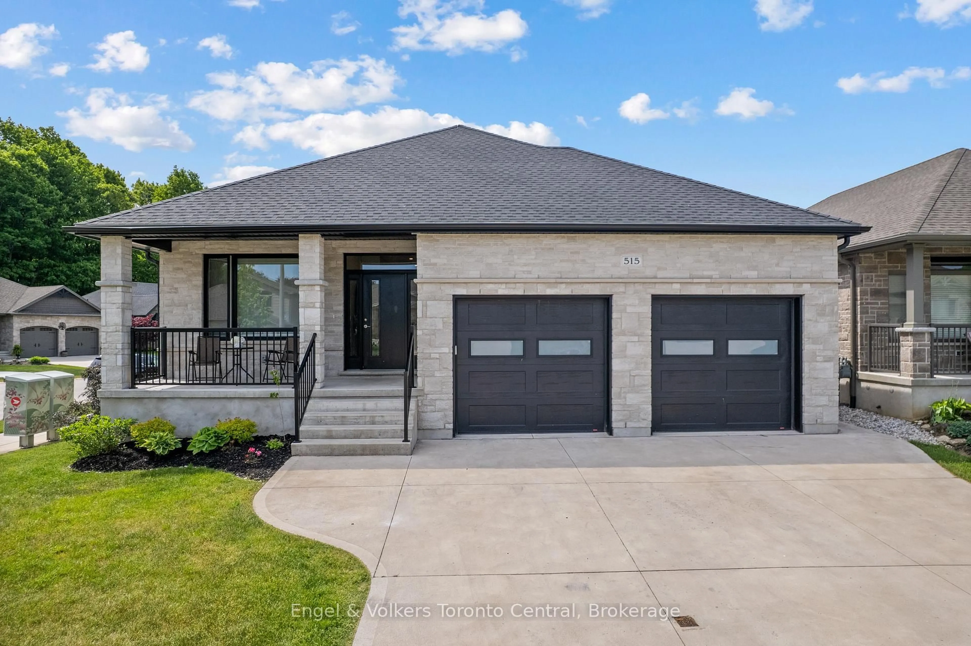 Home with brick exterior material, street for 515 4th St, Owen Sound Ontario N4K 0E4
