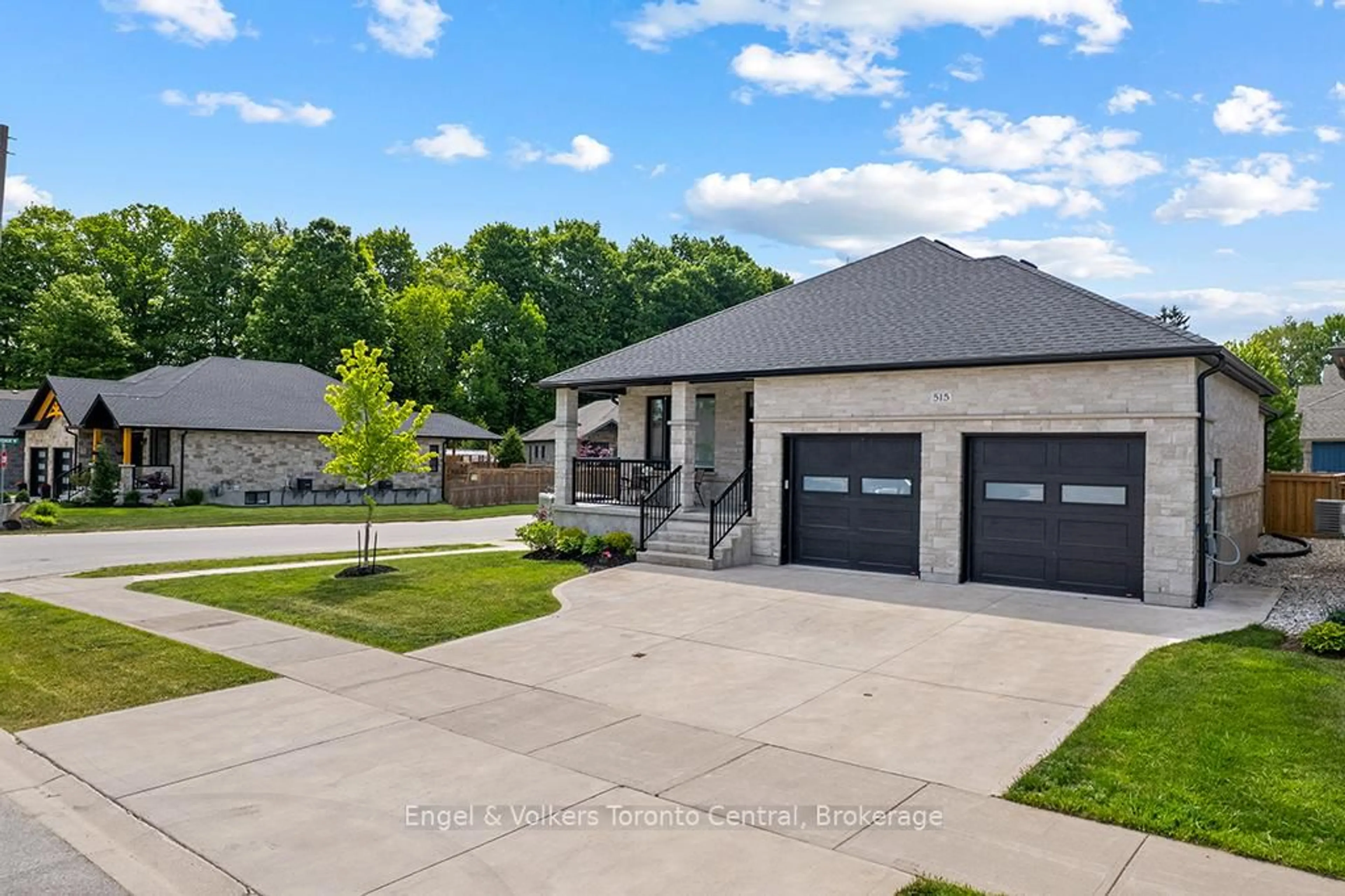 Home with brick exterior material, street for 515 4th St, Owen Sound Ontario N4K 0E4