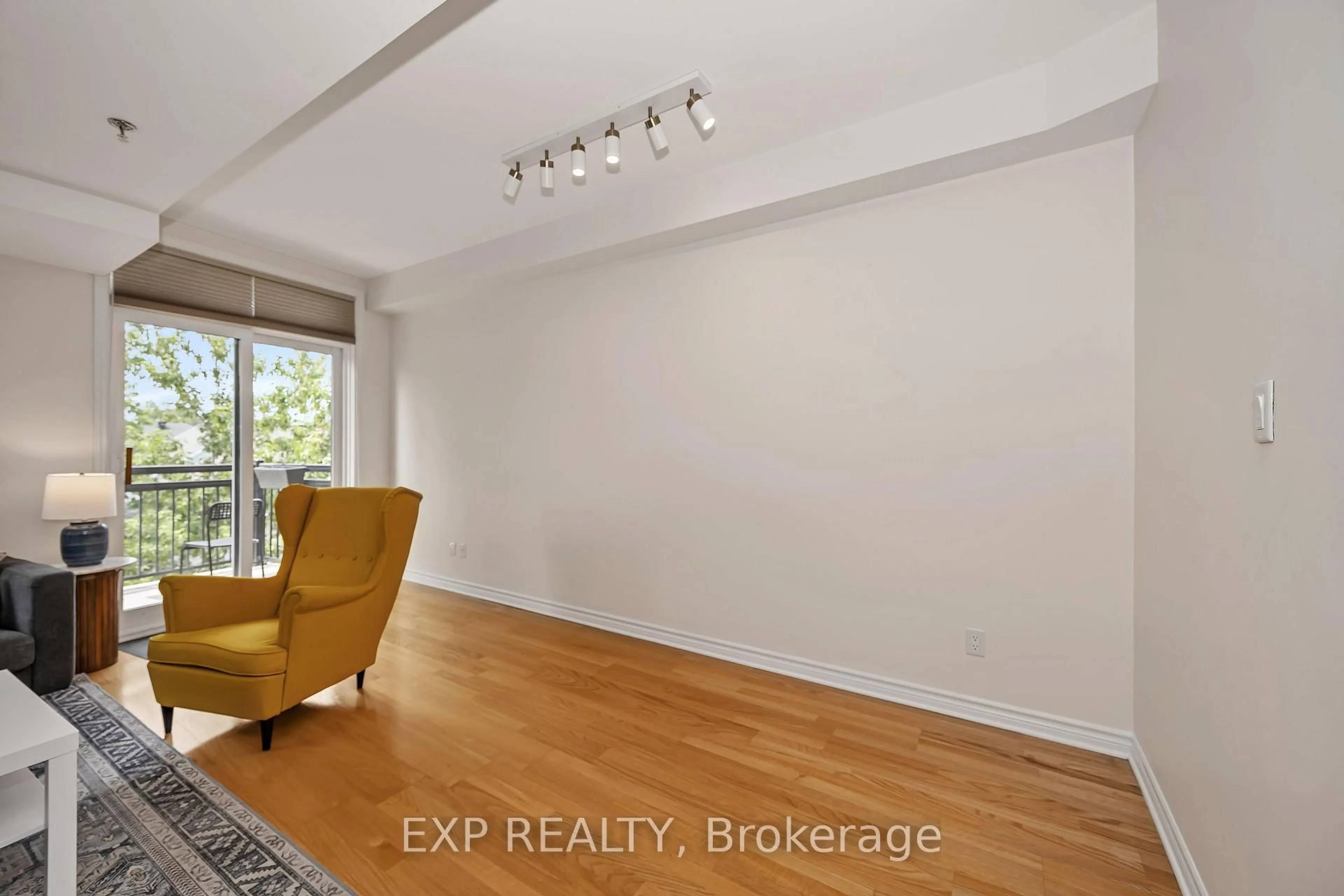 A pic of a room for 6 Grove Ave #305, Ottawa Ontario K1S 3A6