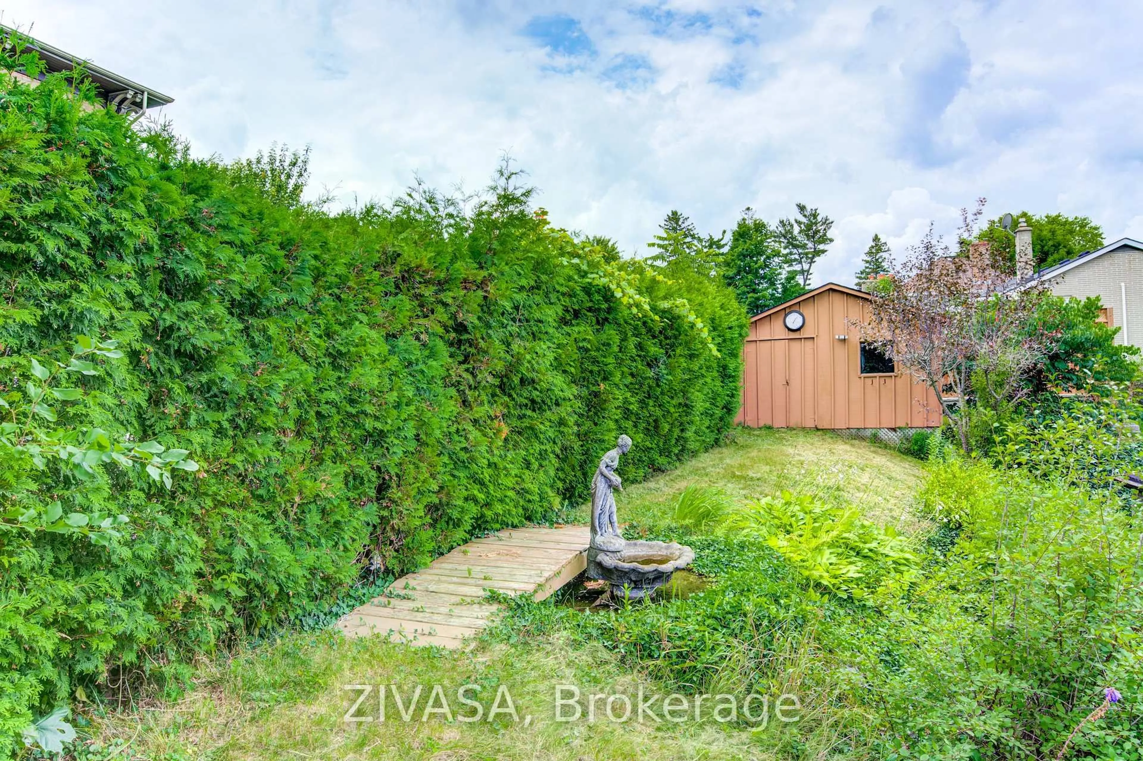 A pic from outside/outdoor area/front of a property/back of a property/a pic from drone, unknown for 48 Noxon St, Ingersoll Ontario N5C 1B7
