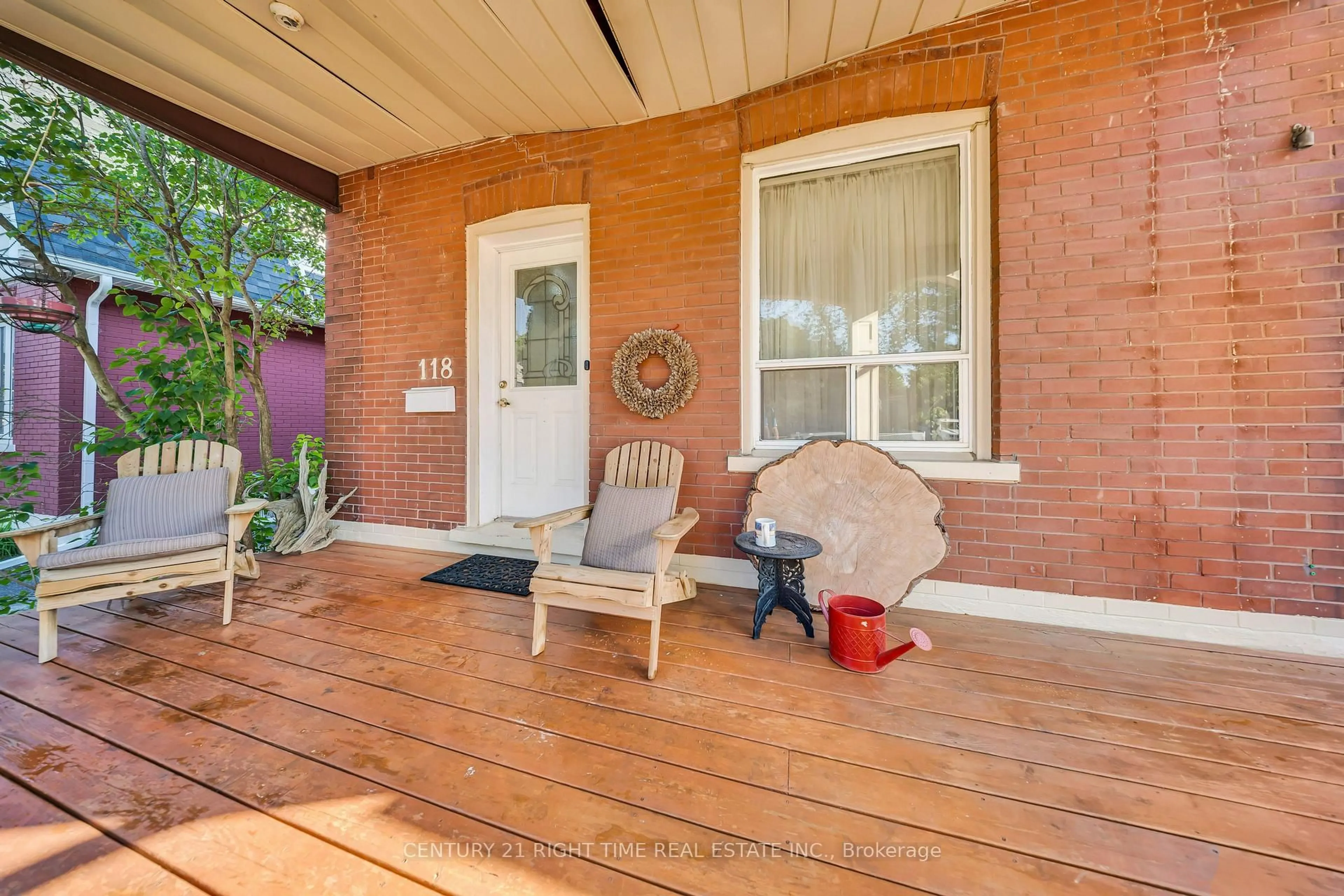 Patio, street for 118 Hewat St, Cambridge Ontario N3H 4H1