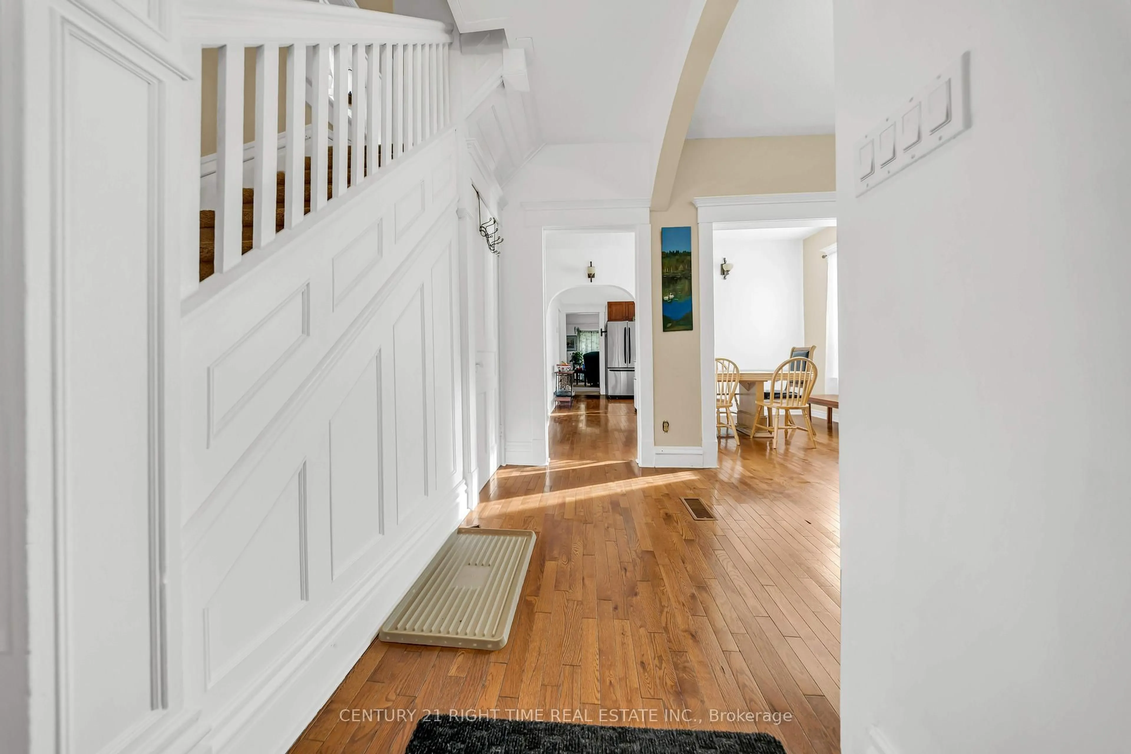 Indoor foyer for 118 Hewat St, Cambridge Ontario N3H 4H1
