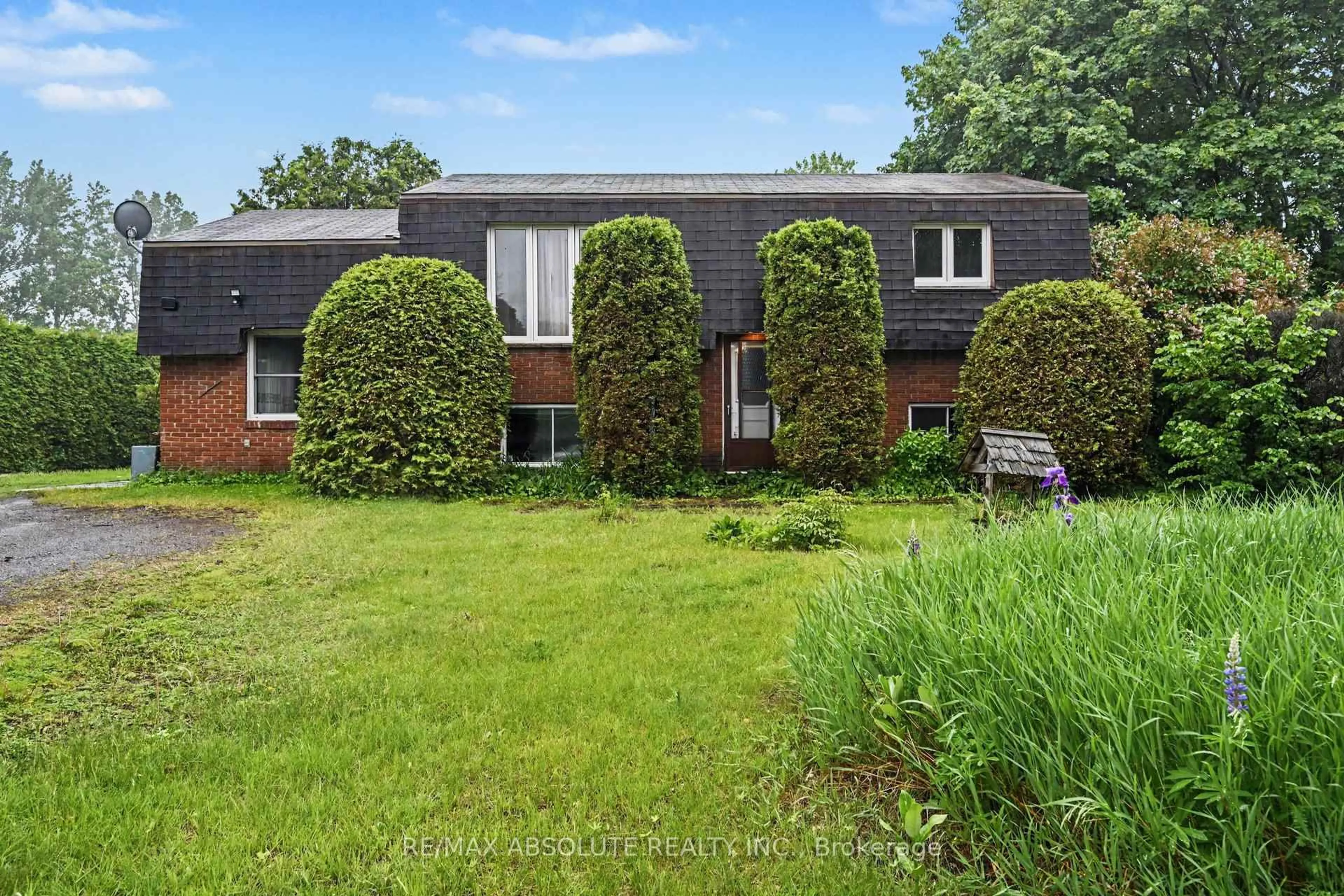 A pic from outside/outdoor area/front of a property/back of a property/a pic from drone, street for 5333 Highway 17, Ottawa Ontario K7S 3G7