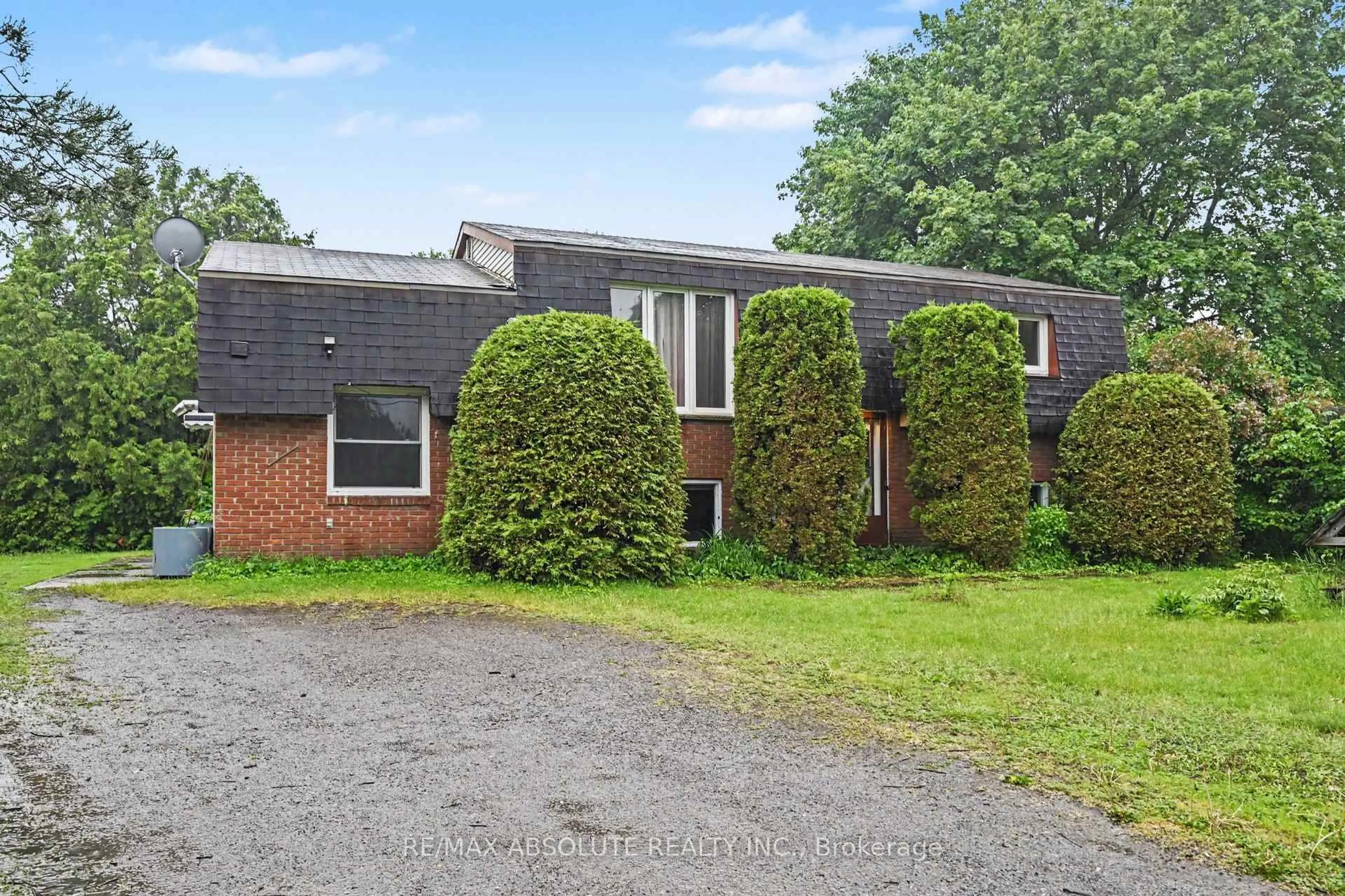 A pic from outside/outdoor area/front of a property/back of a property/a pic from drone, unknown for 5333 Highway 17, Ottawa Ontario K7S 3G7