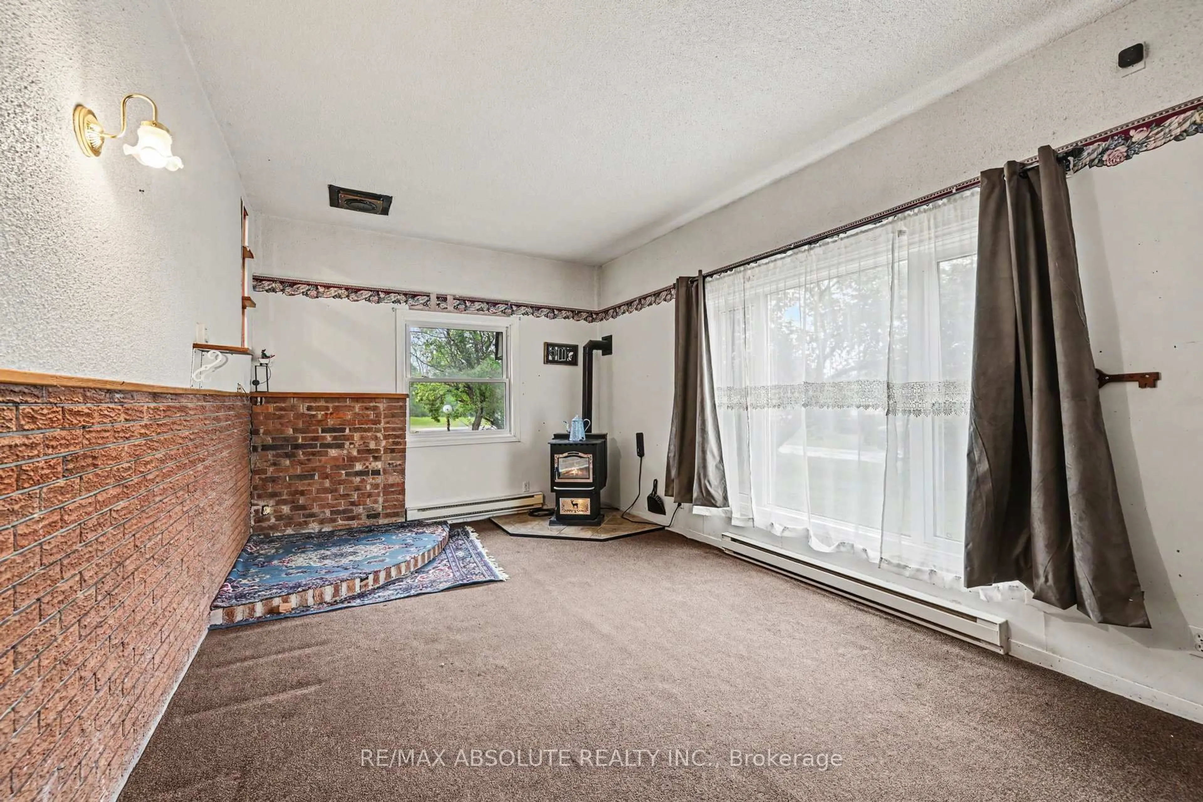 A pic of a room for 5333 Highway 17, Ottawa Ontario K7S 3G7