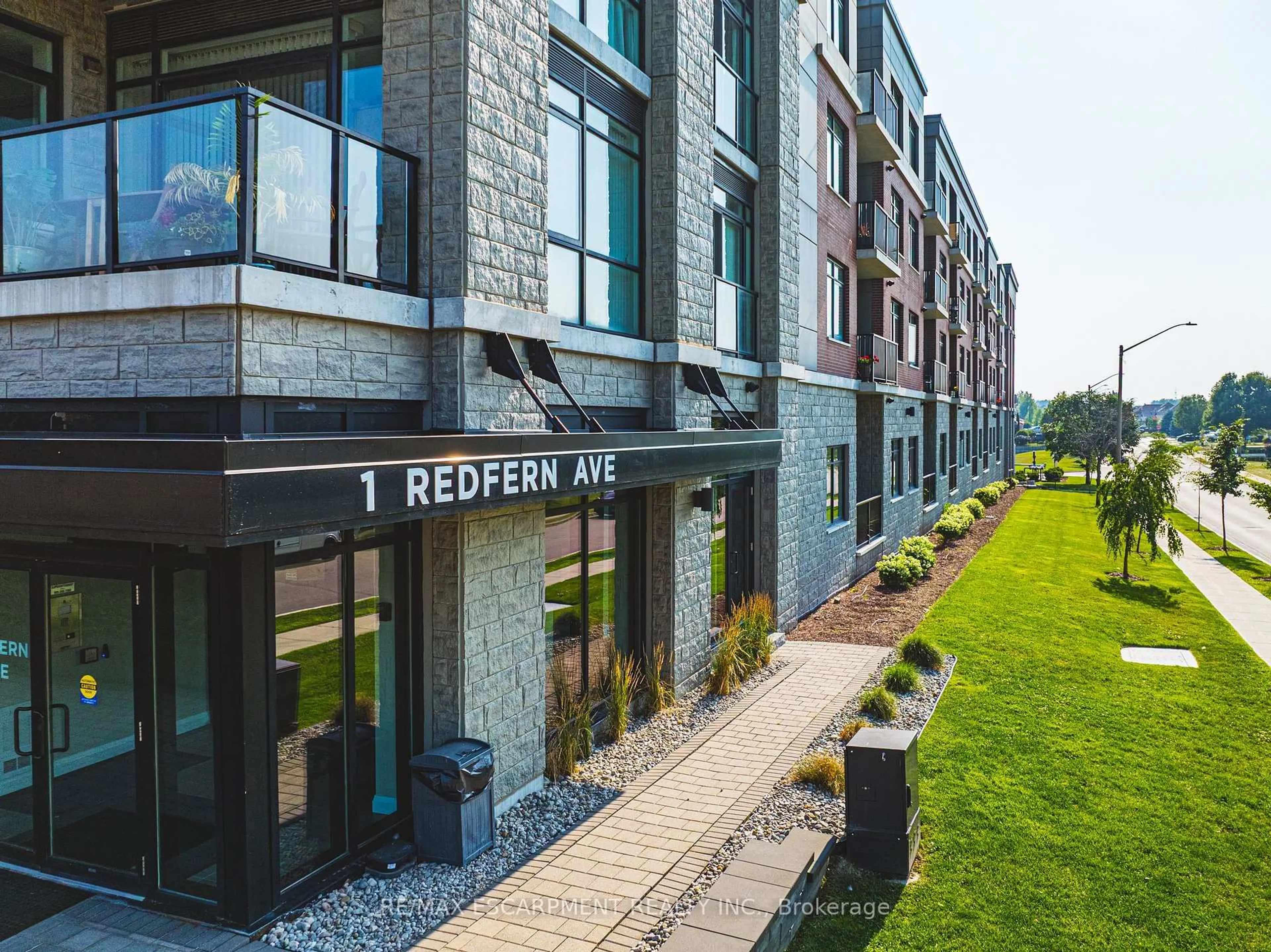 Indoor foyer for 1 Redfern Ave #317, Hamilton Ontario L9C 0E6