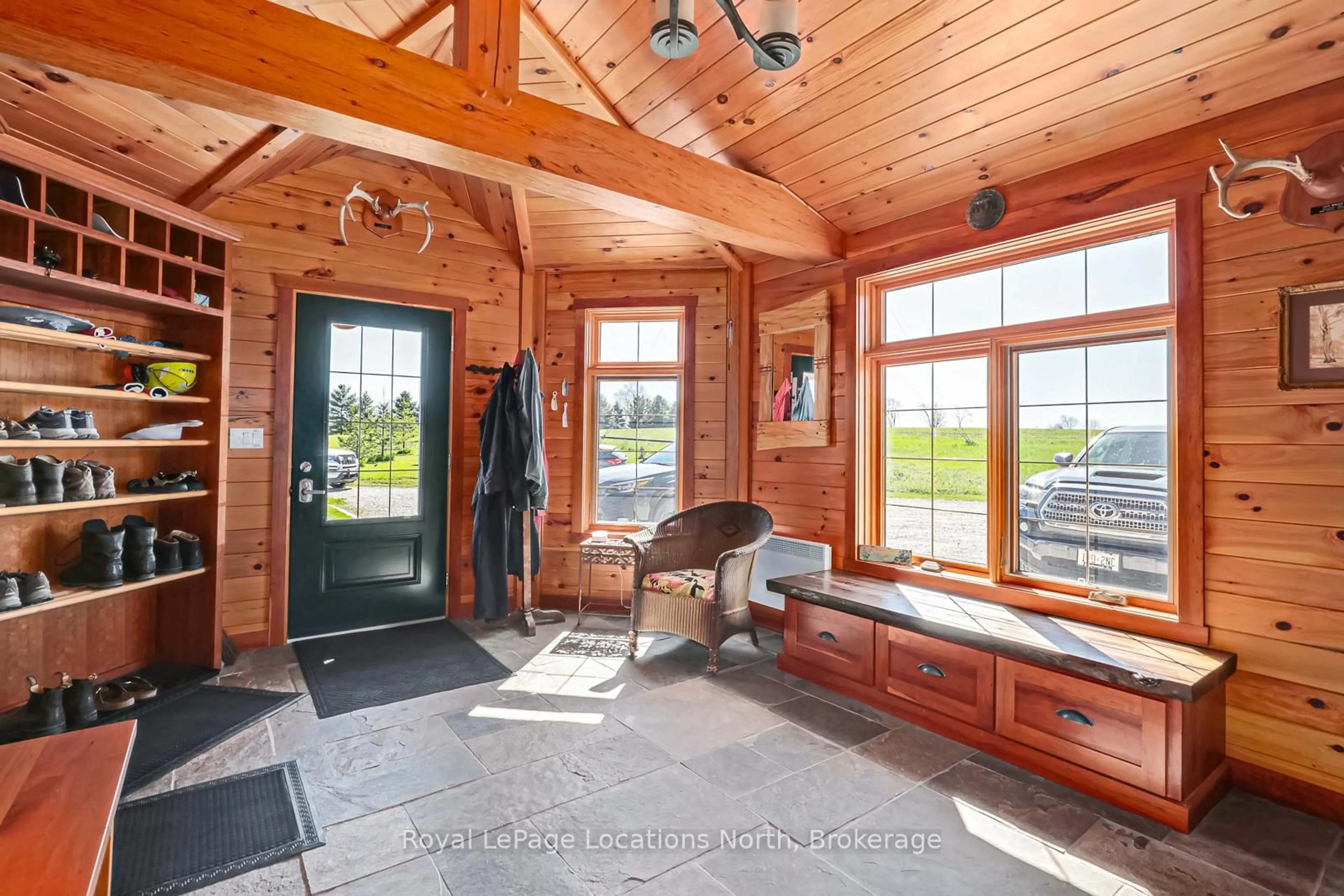 Indoor entryway for 545413 4A Sdrd, Grey Highlands Ontario N0C 1H0