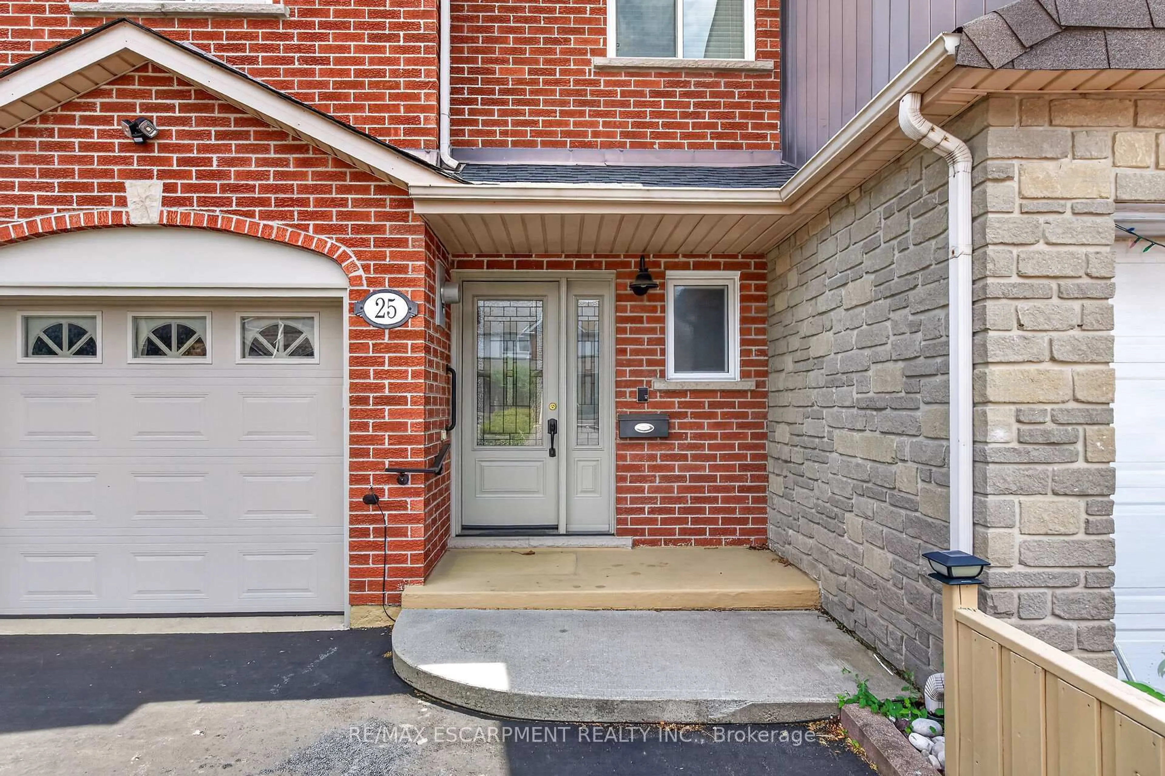 Unknown for 25 Perthshire Crt, Hamilton Ontario L9B 2H1