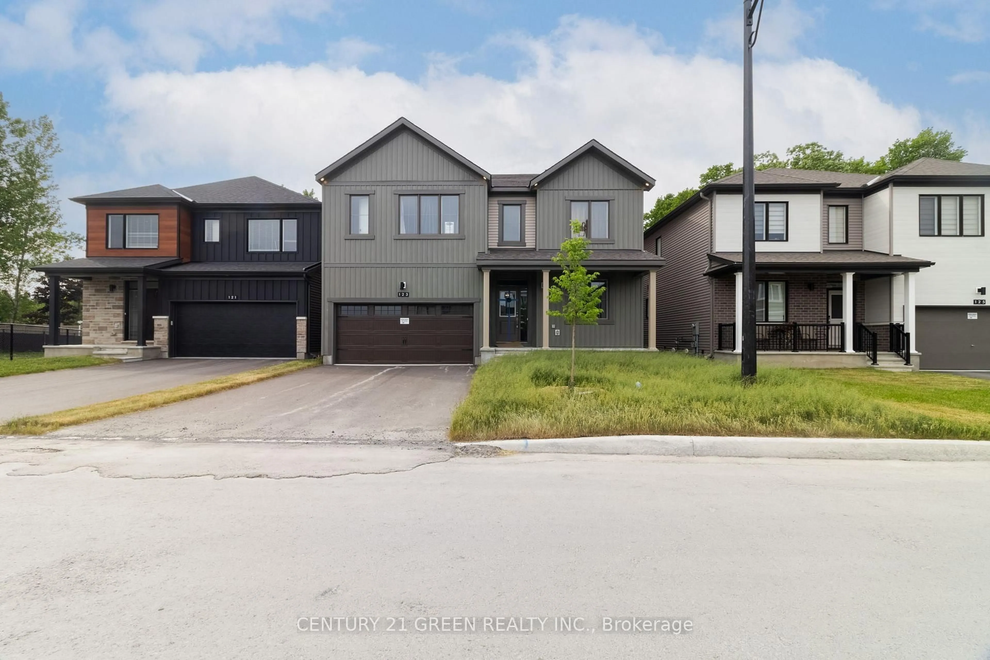 Home with brick exterior material, street for 123 Tonic Cres, Ottawa Ontario K2K 1X7