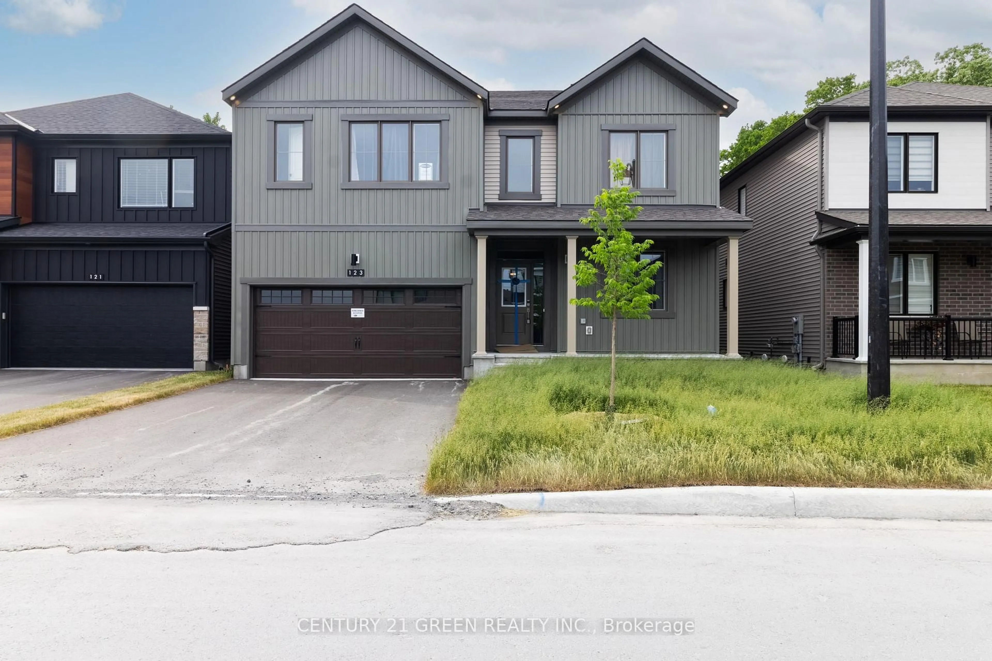 Home with brick exterior material, street for 123 Tonic Cres, Ottawa Ontario K2K 1X7