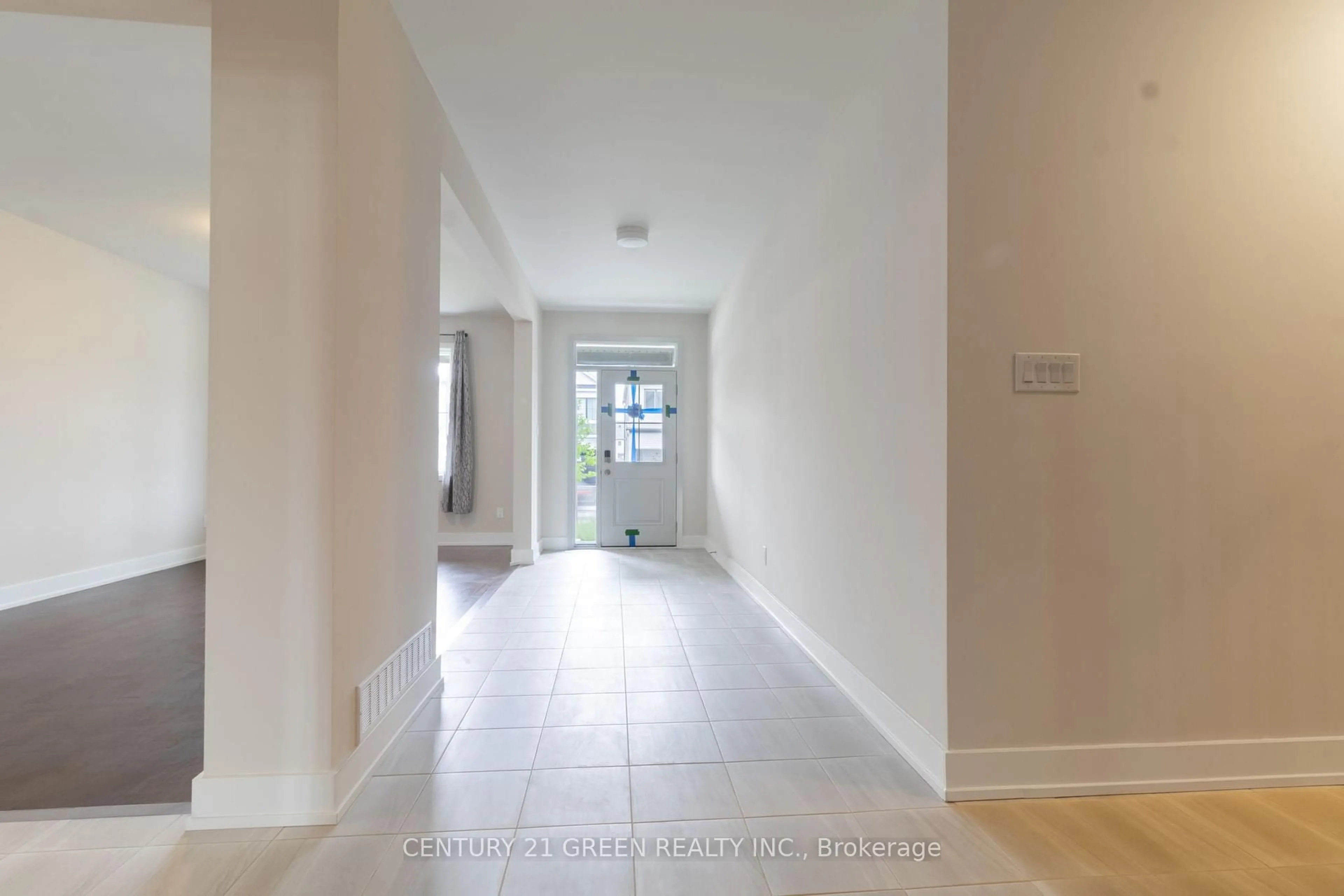 Indoor entryway for 123 Tonic Cres, Ottawa Ontario K2K 1X7