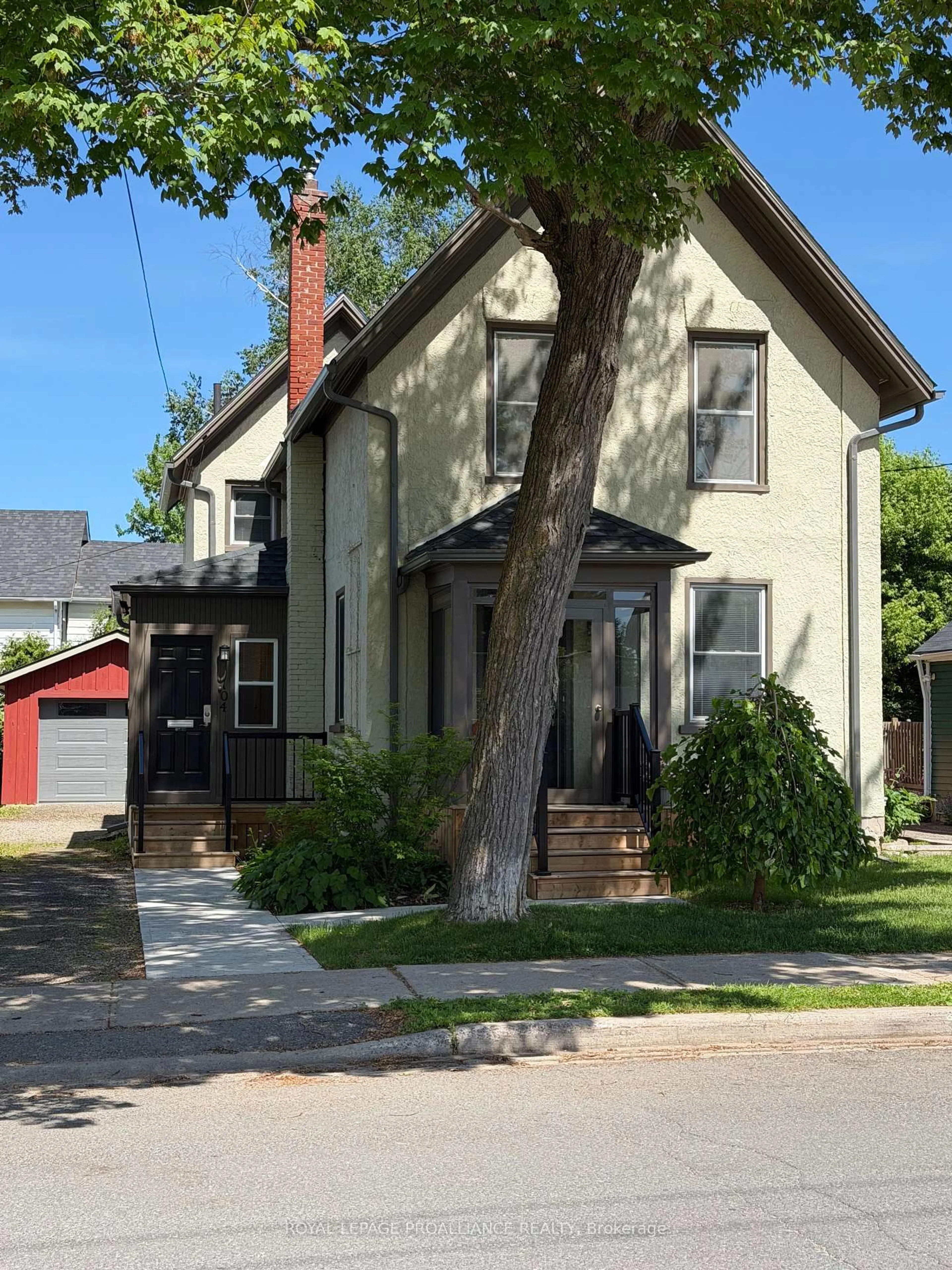 Home with brick exterior material, street for 104 JAMES St, Brockville Ontario K6V 4A2