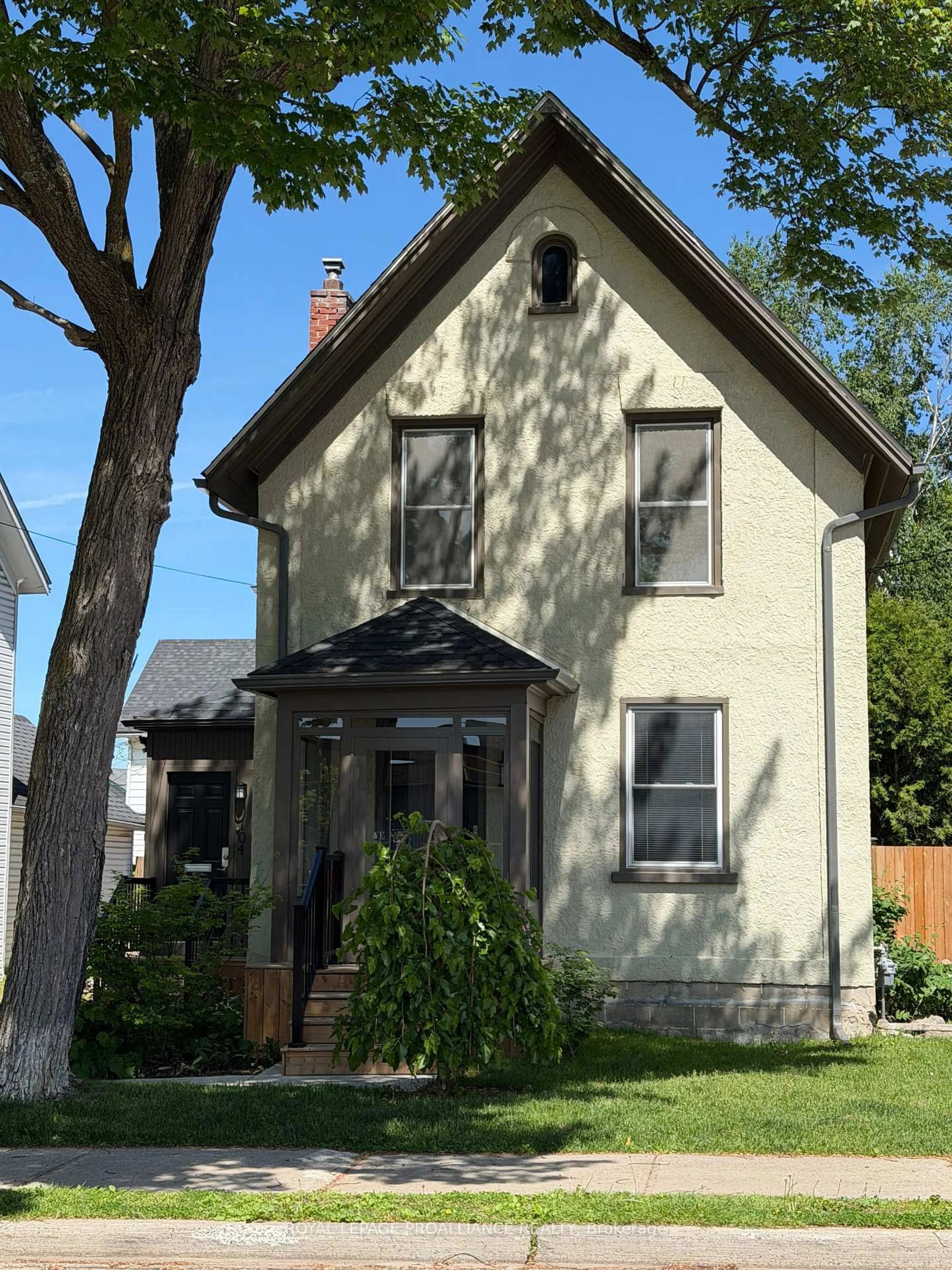 Home with brick exterior material, street for 104 JAMES St, Brockville Ontario K6V 4A2
