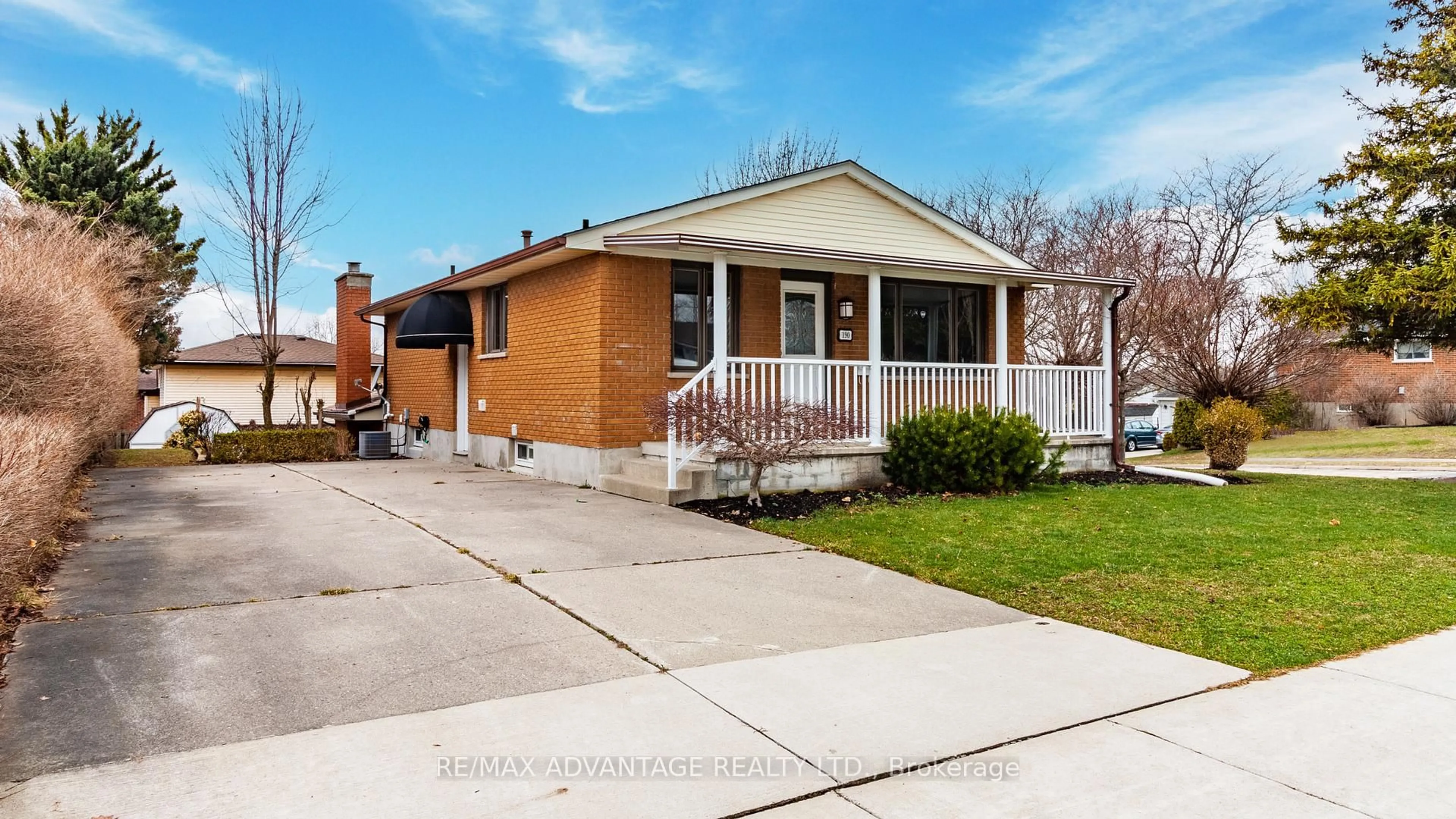 Home with brick exterior material, street for 190 Fairview Ave, St. Thomas Ontario N5R 5K4