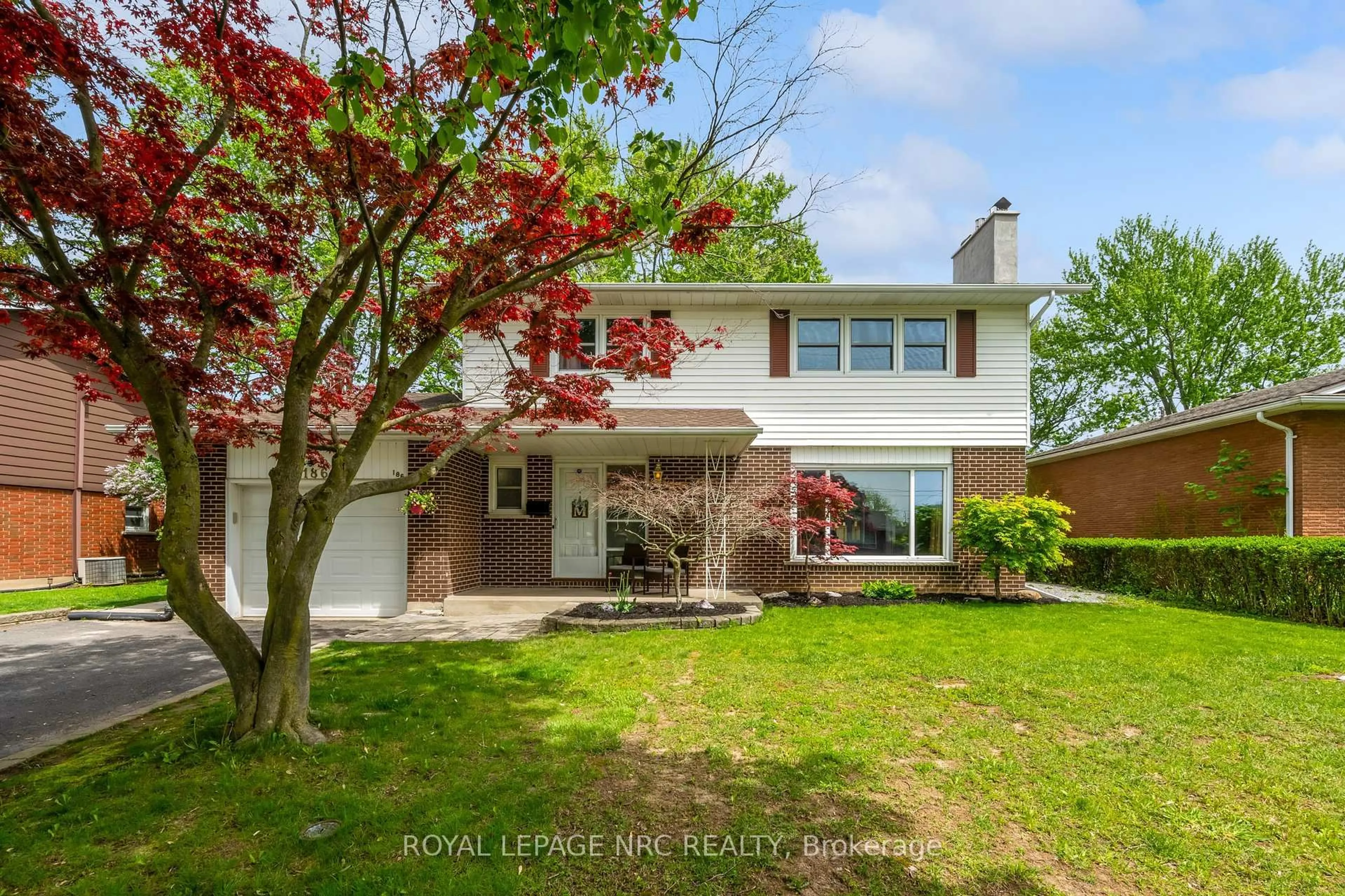 Home with vinyl exterior material, street for 186 Willson Rd, Welland Ontario L3C 2T6