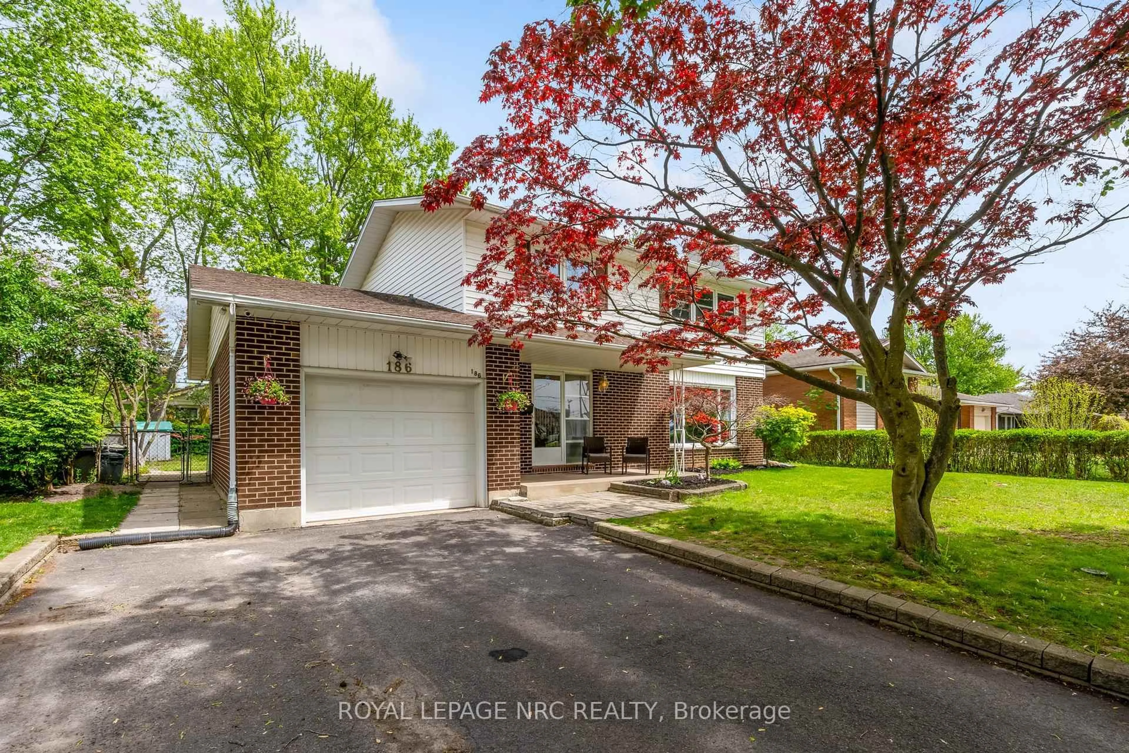 Home with brick exterior material, street for 186 Willson Rd, Welland Ontario L3C 2T6